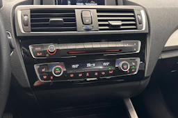 musta BMW 118 2016 kuva 16.