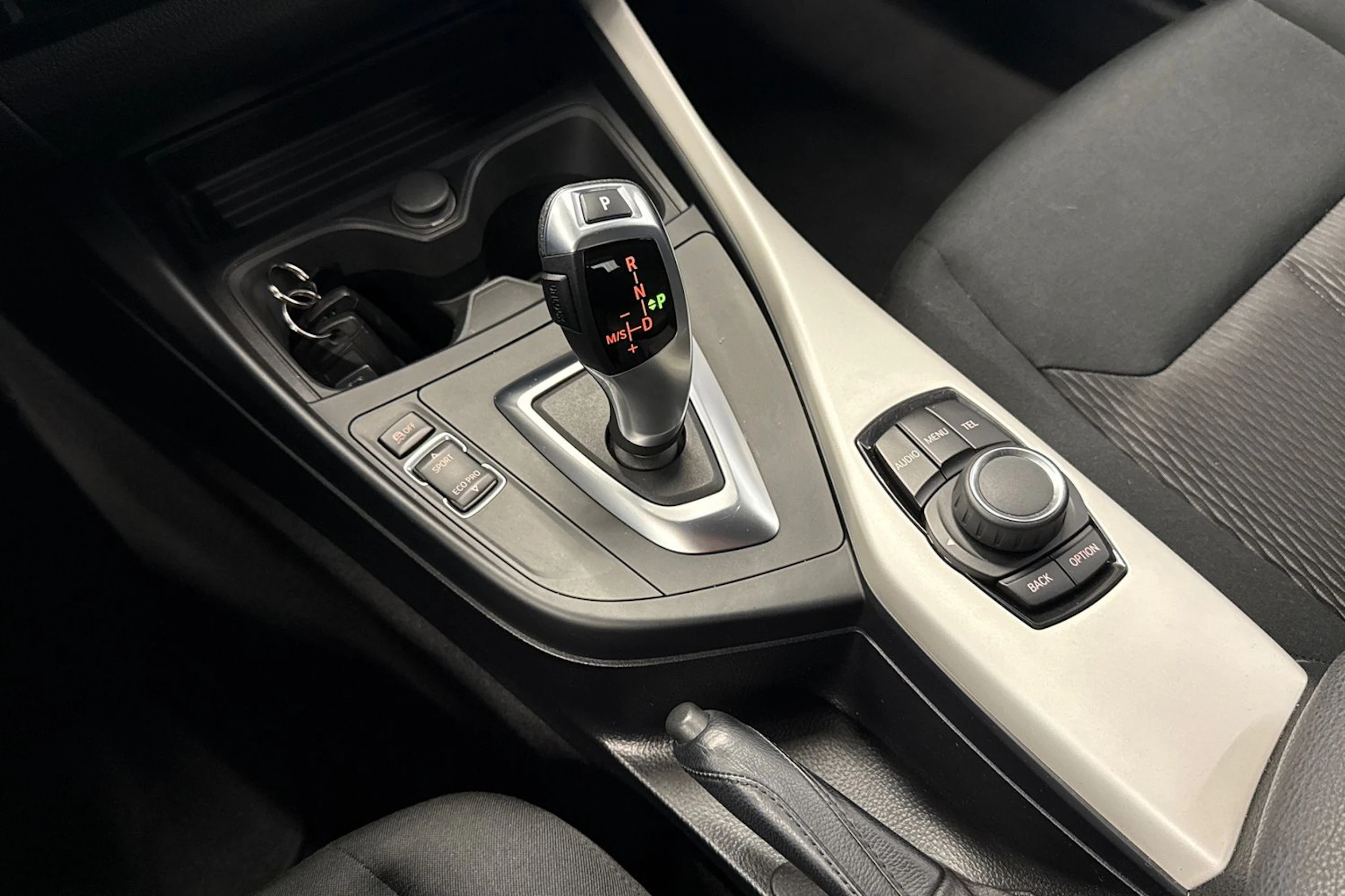 musta BMW 118 2016 kuva 17.