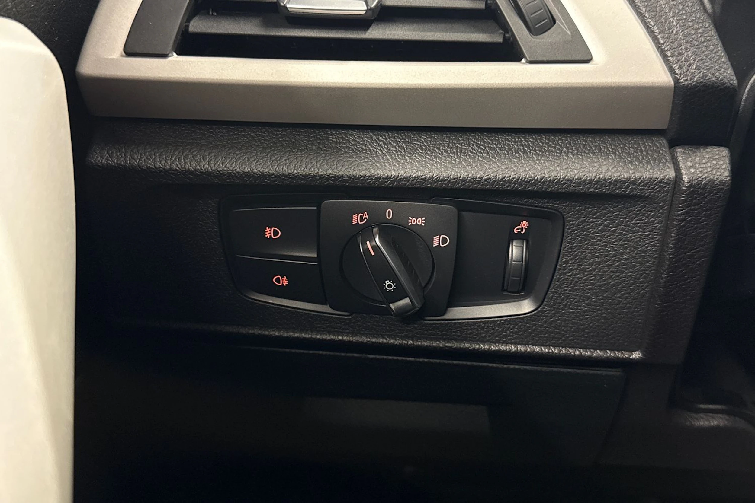musta BMW 118 2016 kuva 19.