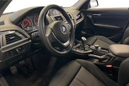 musta BMW 118 2016 kuva 7.