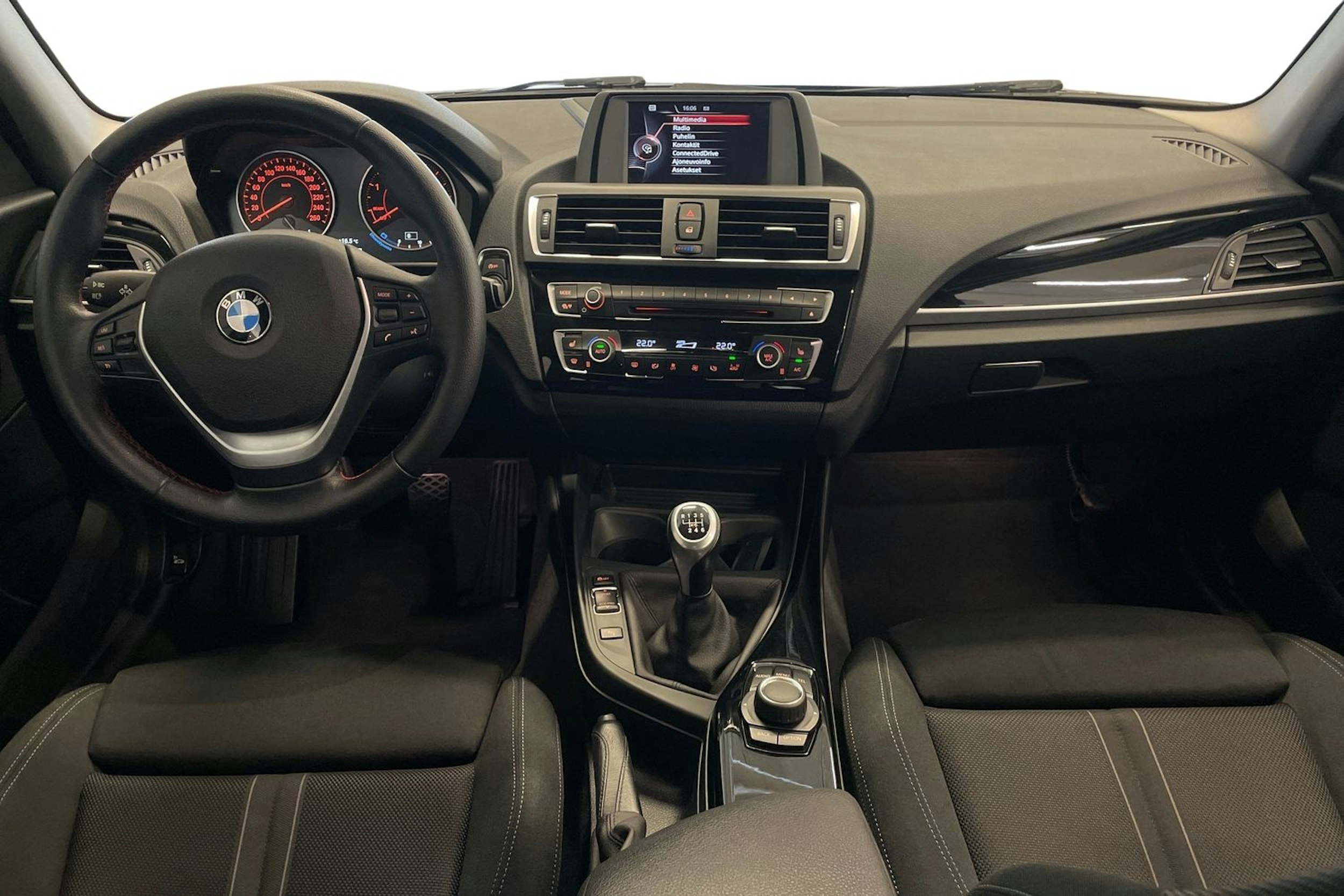 musta BMW 118 2016 kuva 9.