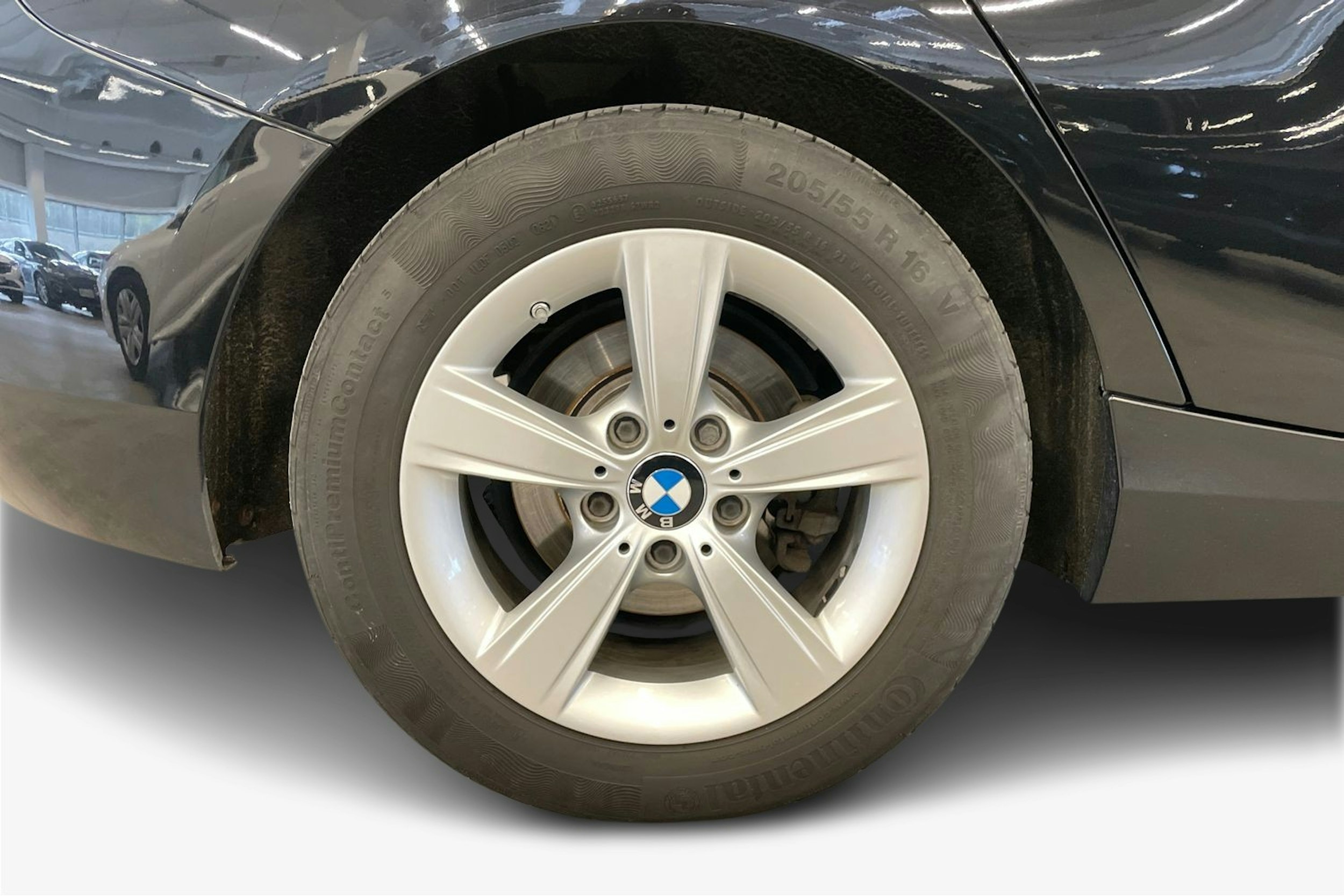 musta BMW 118 2016 kuva 11.