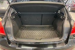 musta BMW 118 2016 kuva 14.