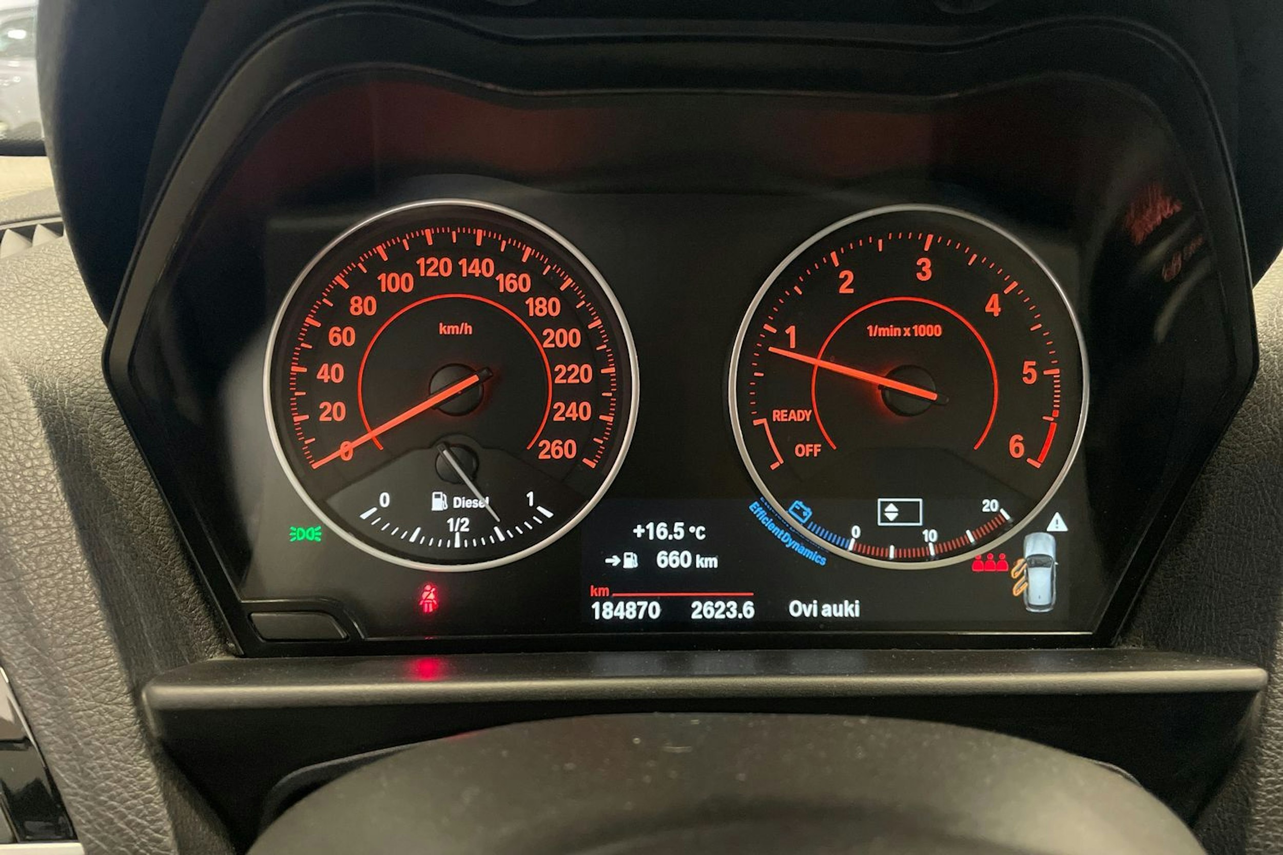 musta BMW 118 2016 kuva 15.