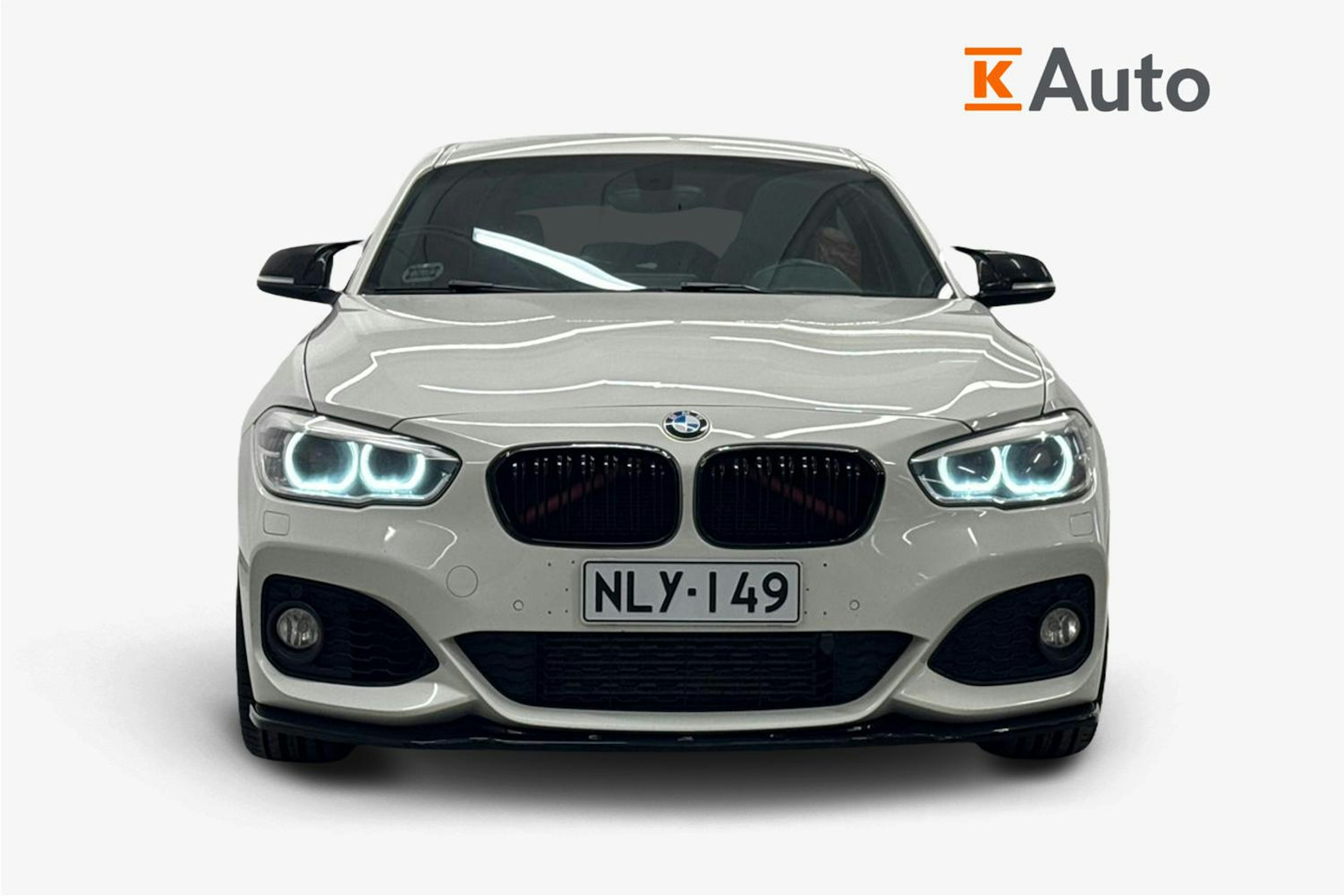valkoinen BMW 118 2016 kuva 5.