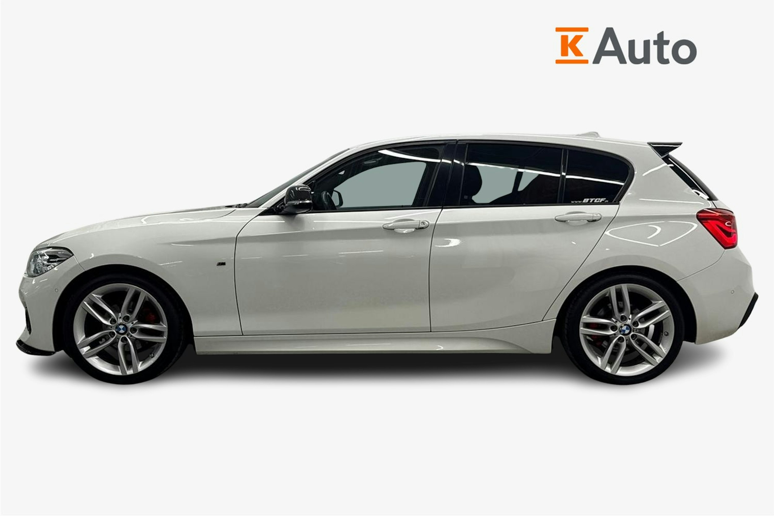 valkoinen BMW 118 2016 kuva 6.