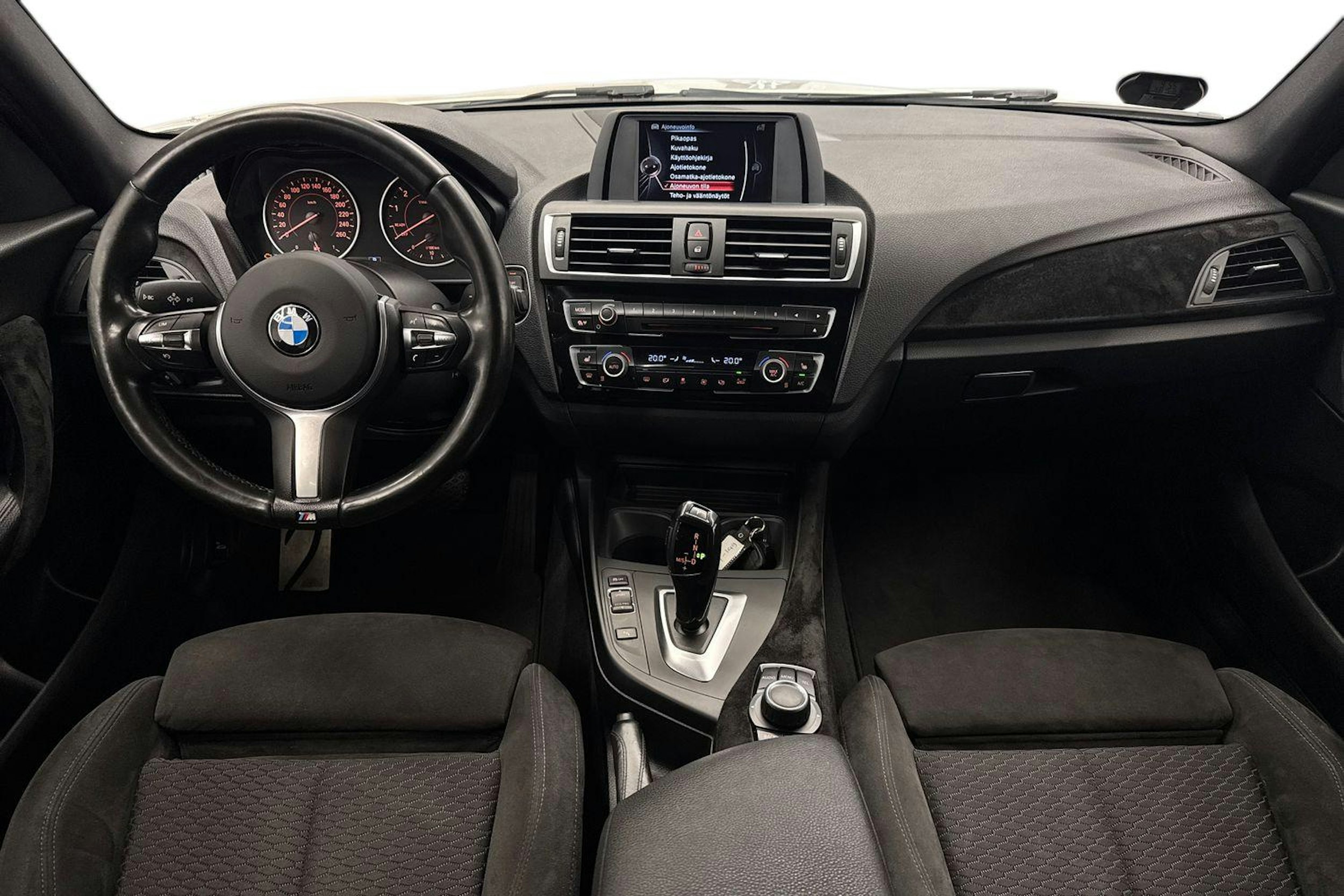 valkoinen BMW 118 2016 kuva 9.