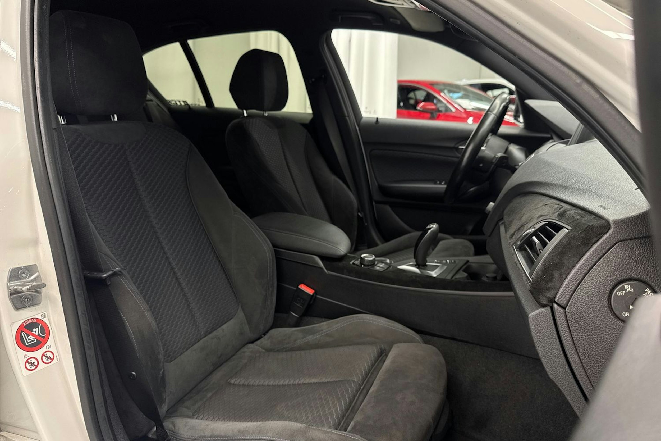valkoinen BMW 118 2016 kuva 13.