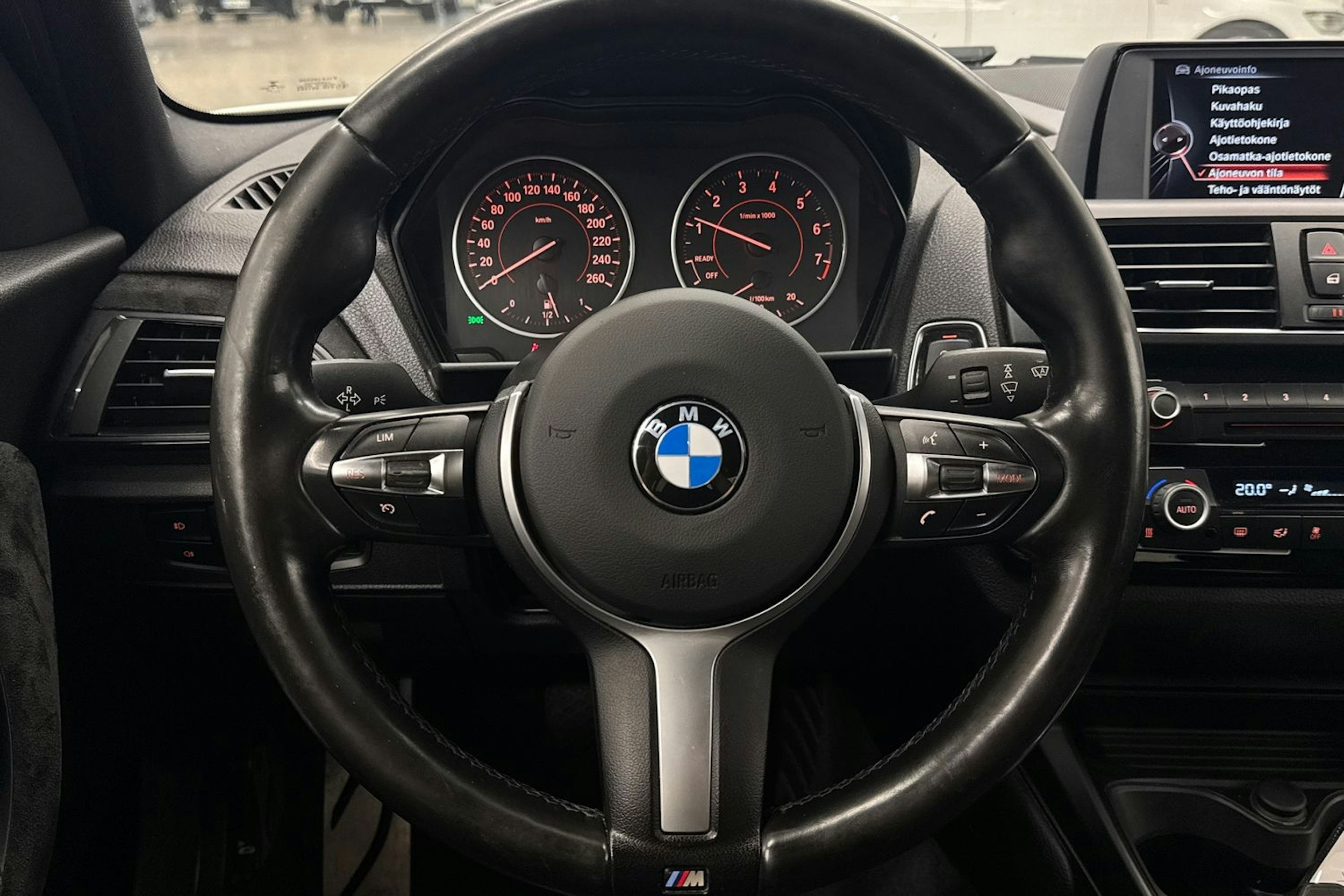 valkoinen BMW 118 2016 kuva 14.