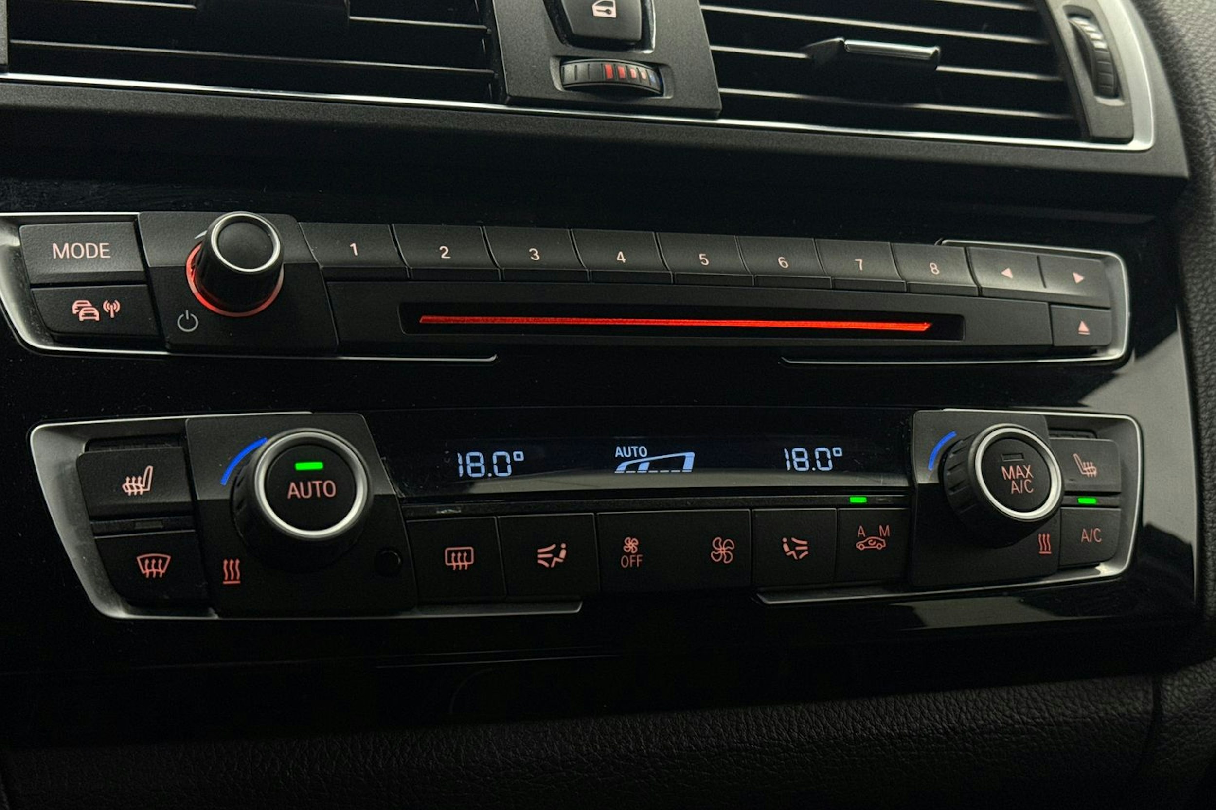 valkoinen BMW 118 2016 kuva 23.