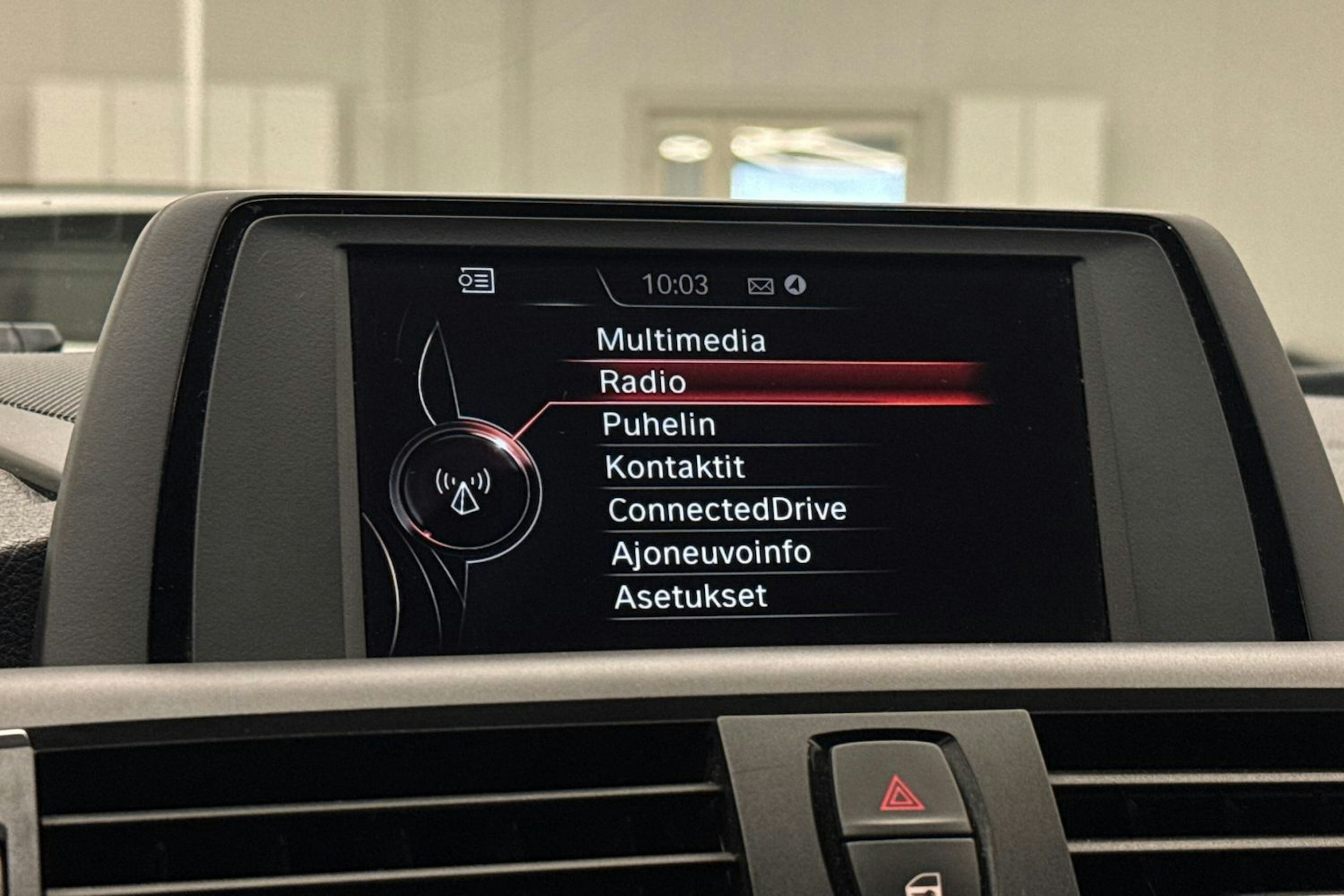 valkoinen BMW 118 2016 kuva 24.
