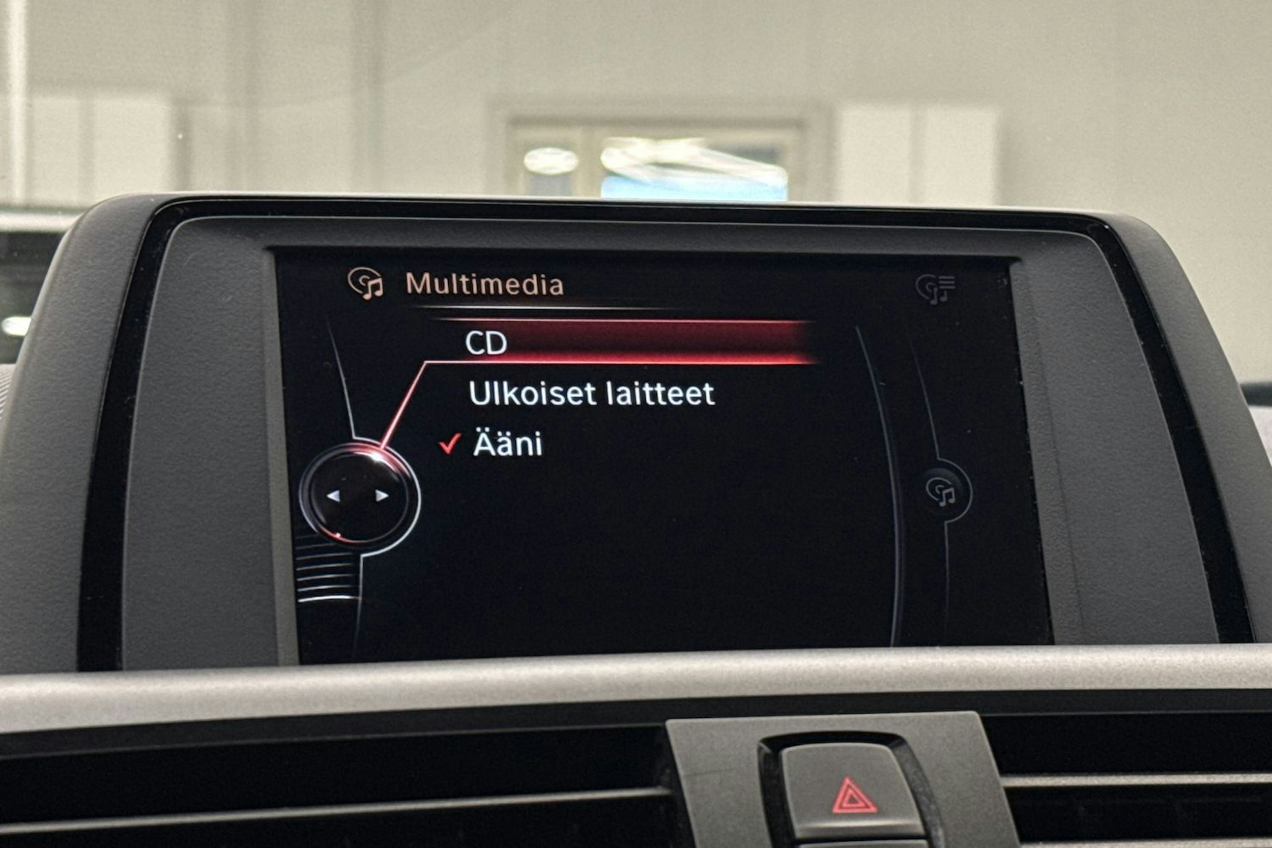 valkoinen BMW 118 2016 kuva 26.