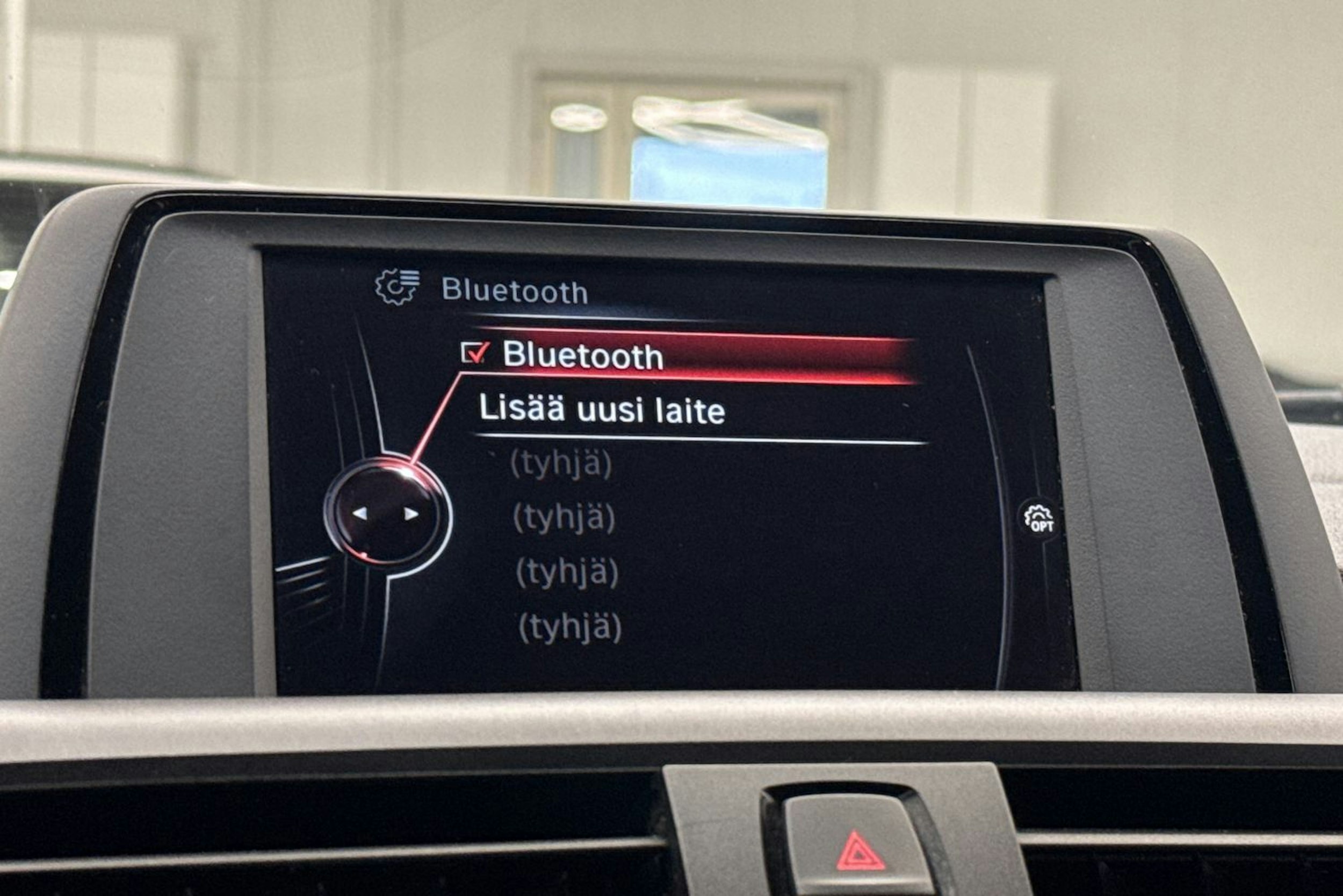 valkoinen BMW 118 2016 kuva 28.