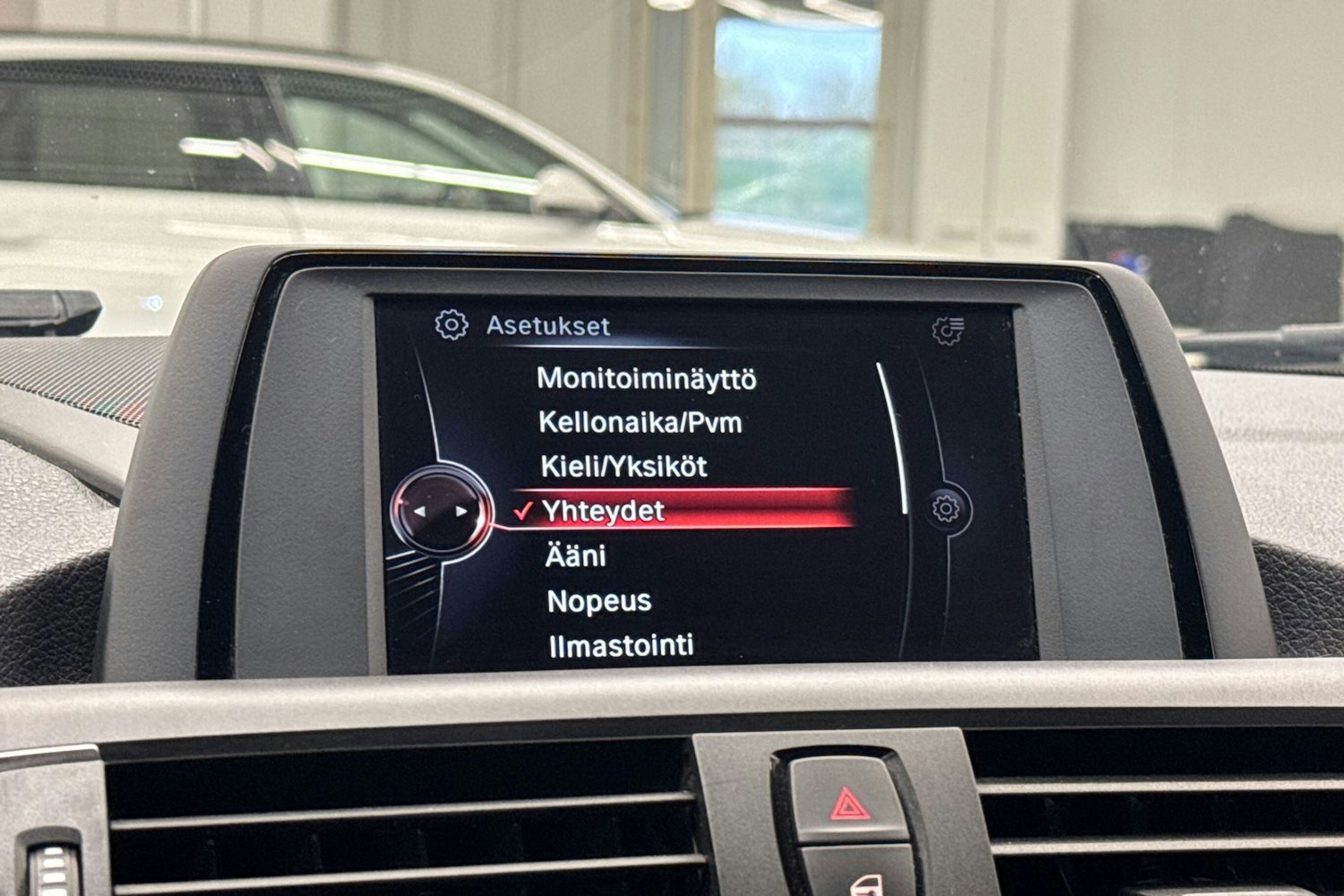 valkoinen BMW 118 2016 kuva 30.