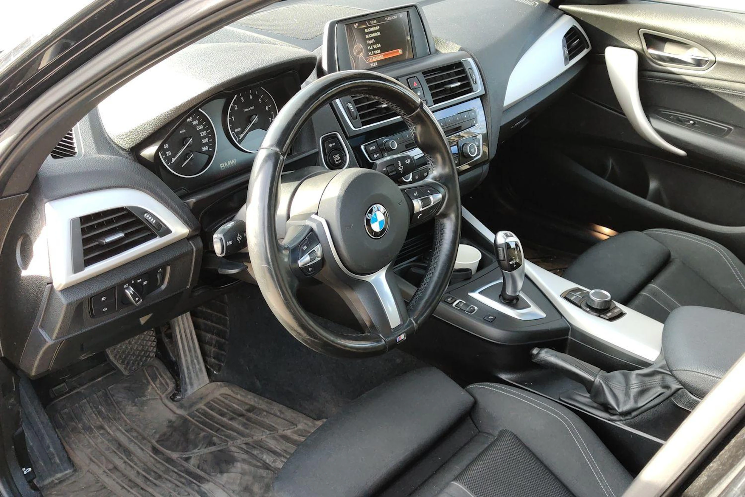 musta BMW 118 2016 kuva 3.