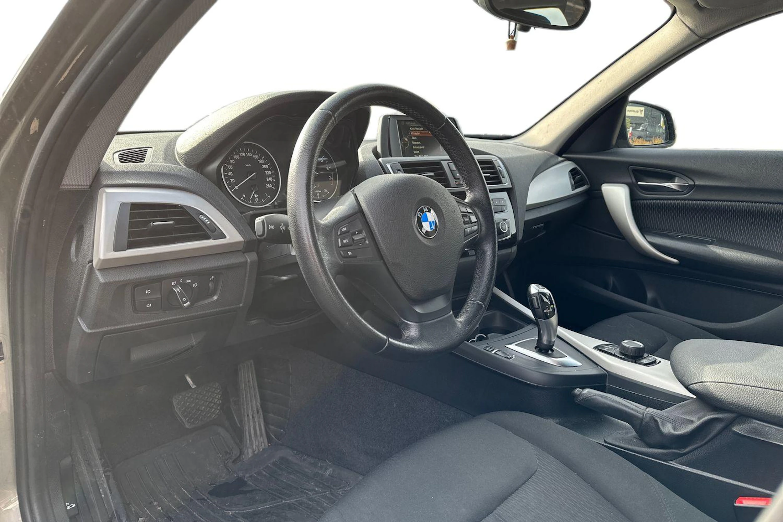 hopea BMW 118 2017 kuva 3.