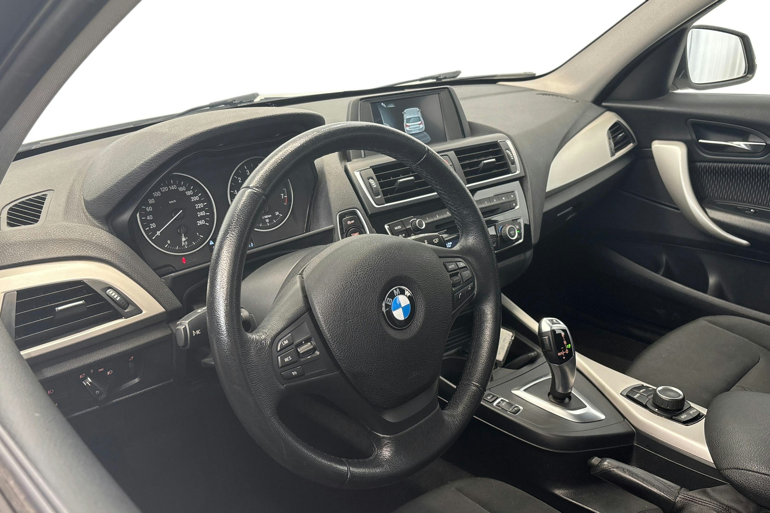 valkoinen BMW 118 2017 kuva 7.