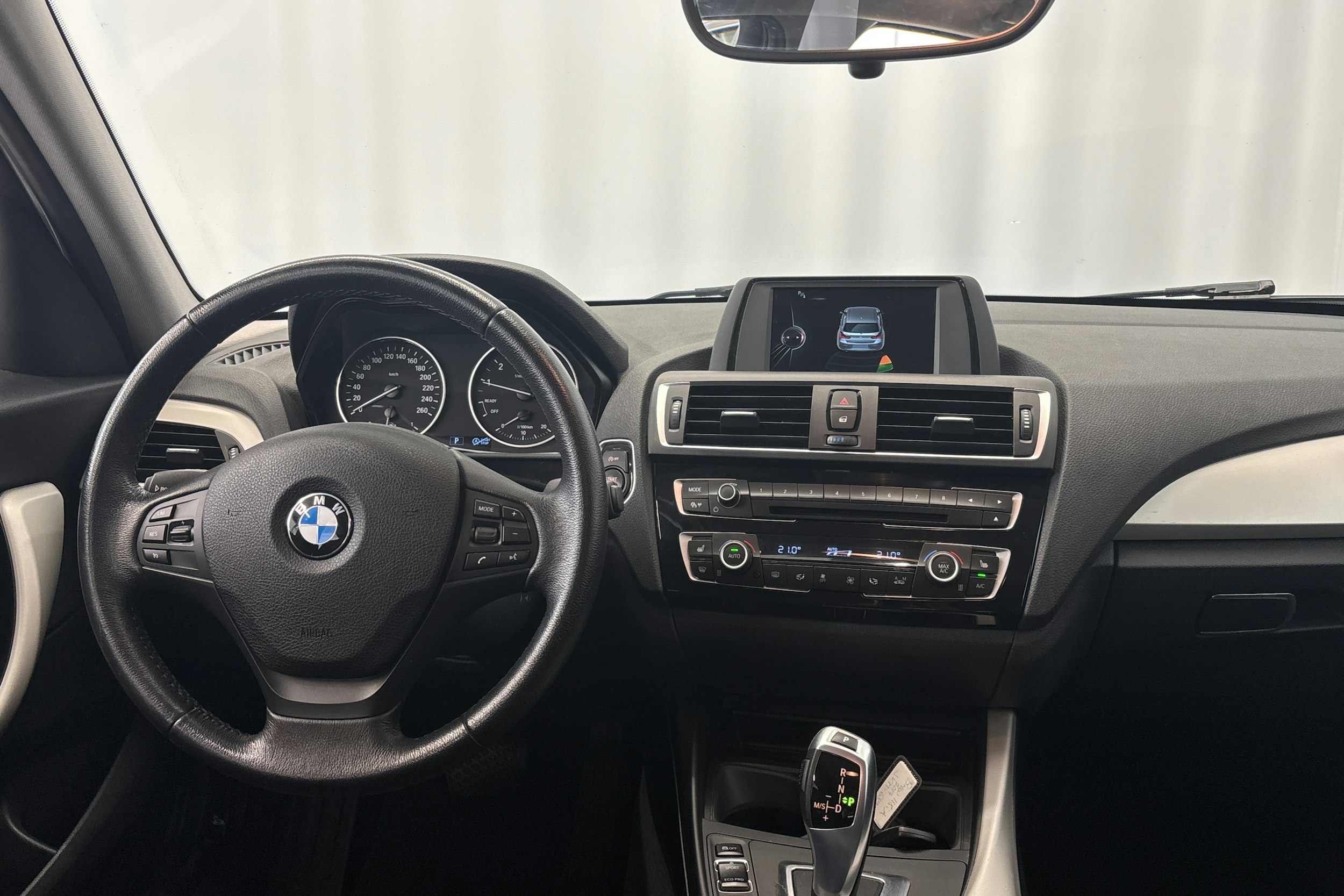 valkoinen BMW 118 2017 kuva 15.
