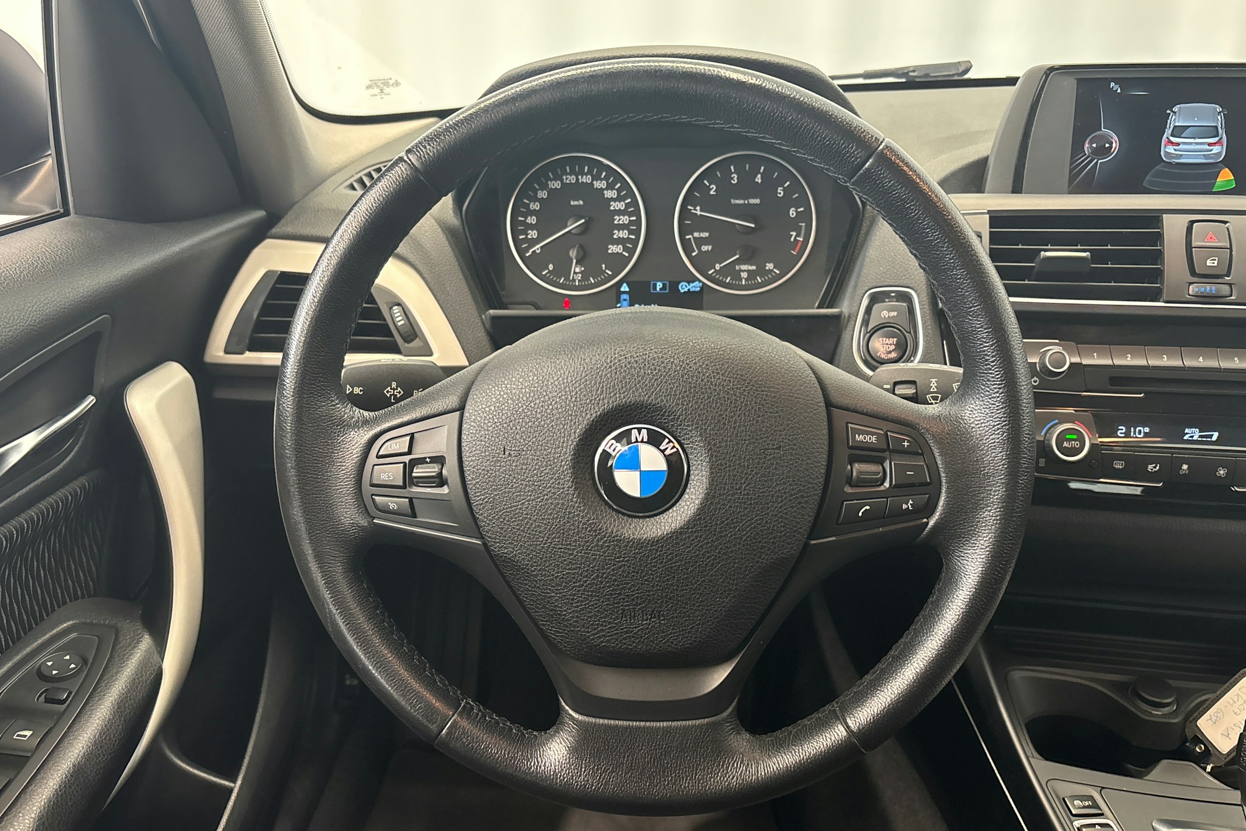 valkoinen BMW 118 2017 kuva 16.