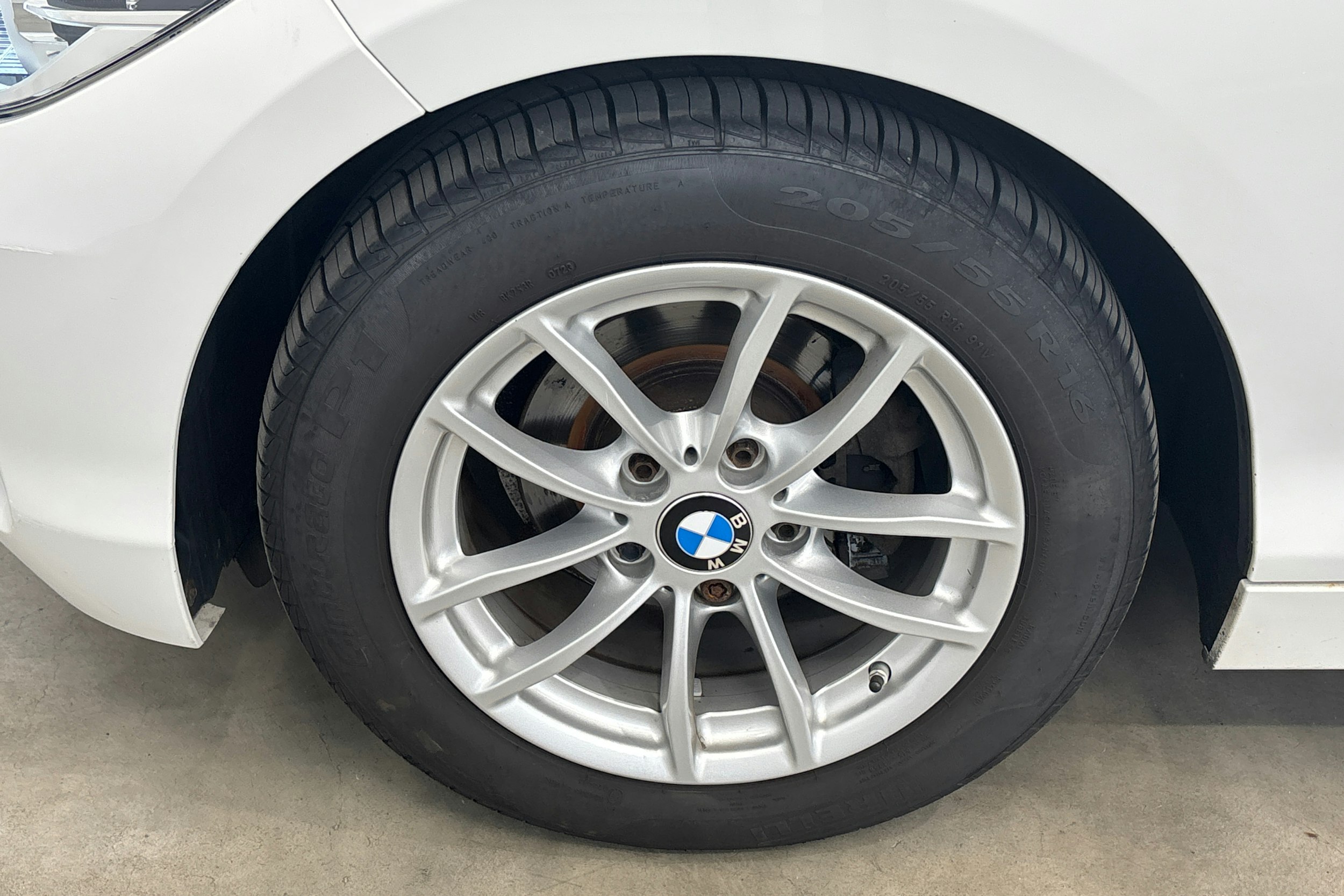 valkoinen BMW 118 2017 kuva 30.