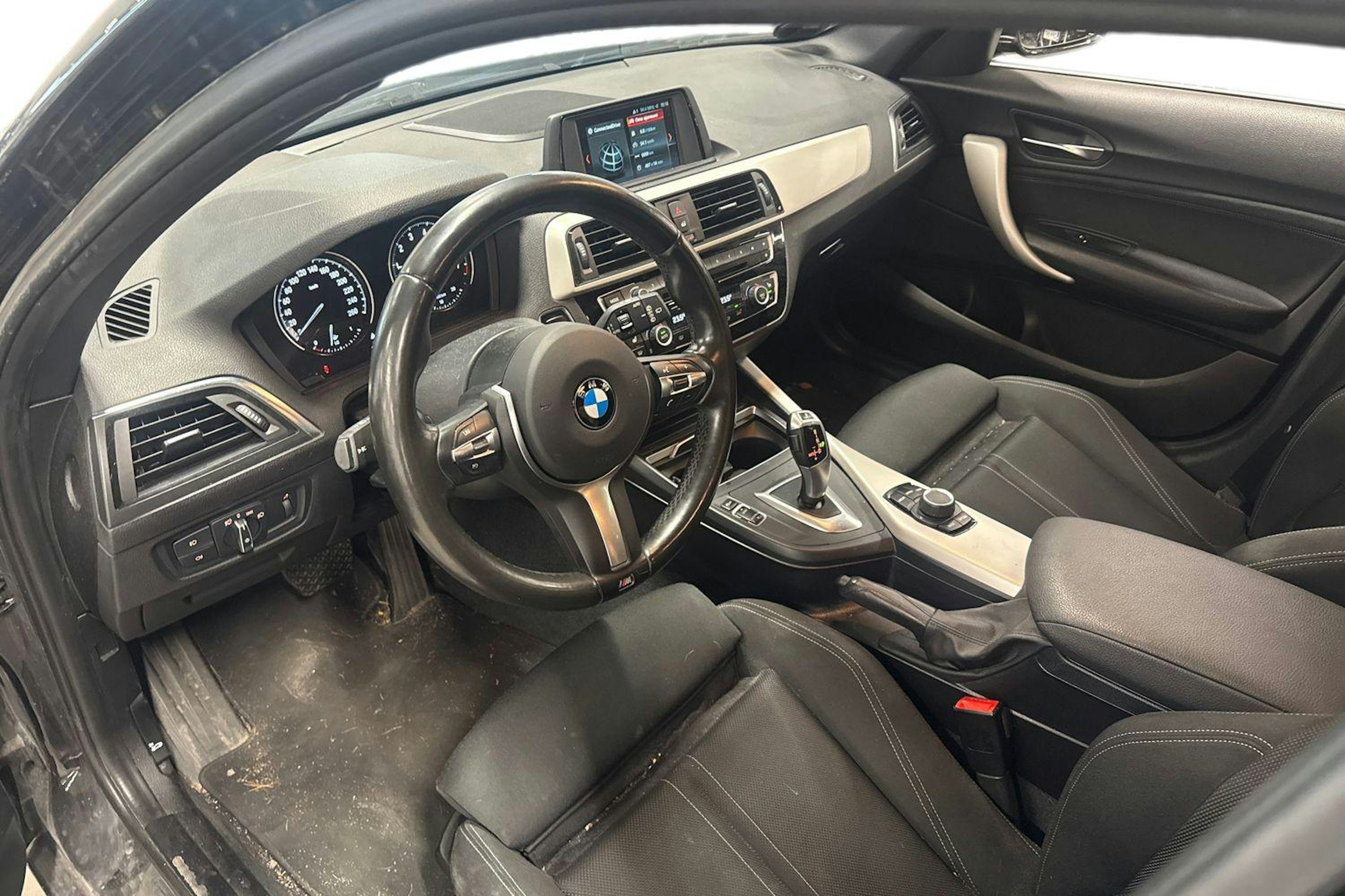 musta BMW 118 2017 kuva 3.