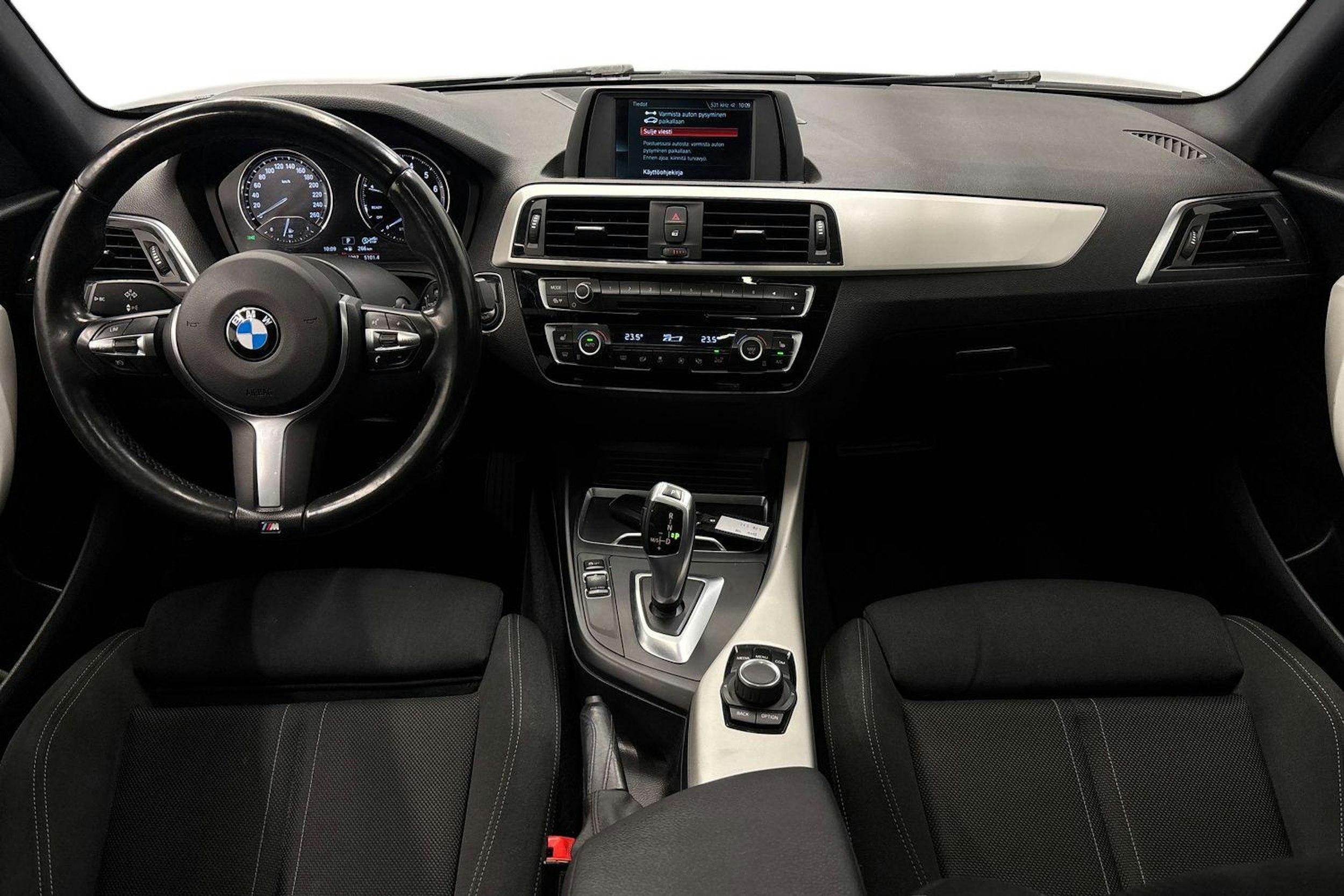 musta BMW 118 2017 kuva 9.