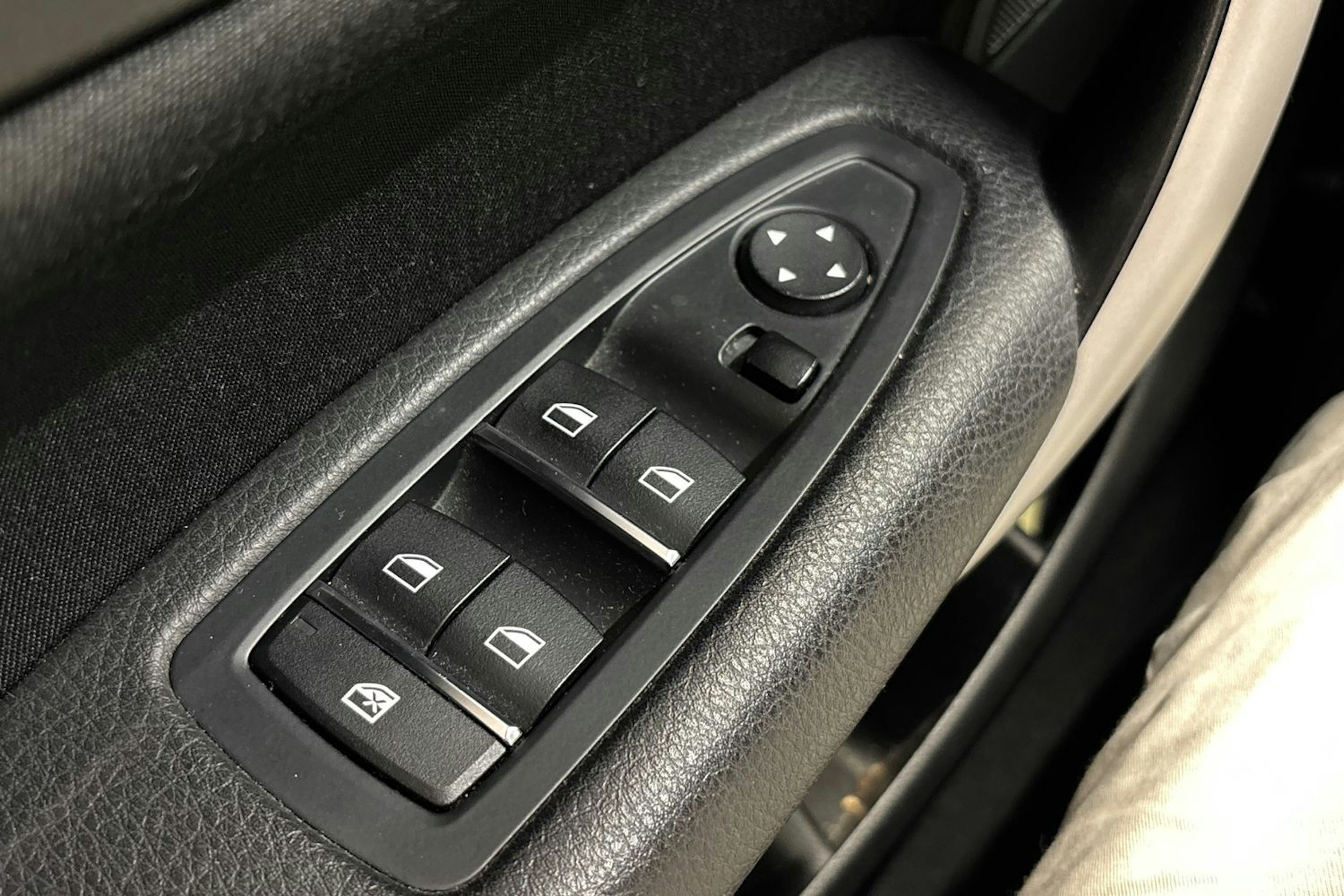 musta BMW 118 2017 kuva 17.