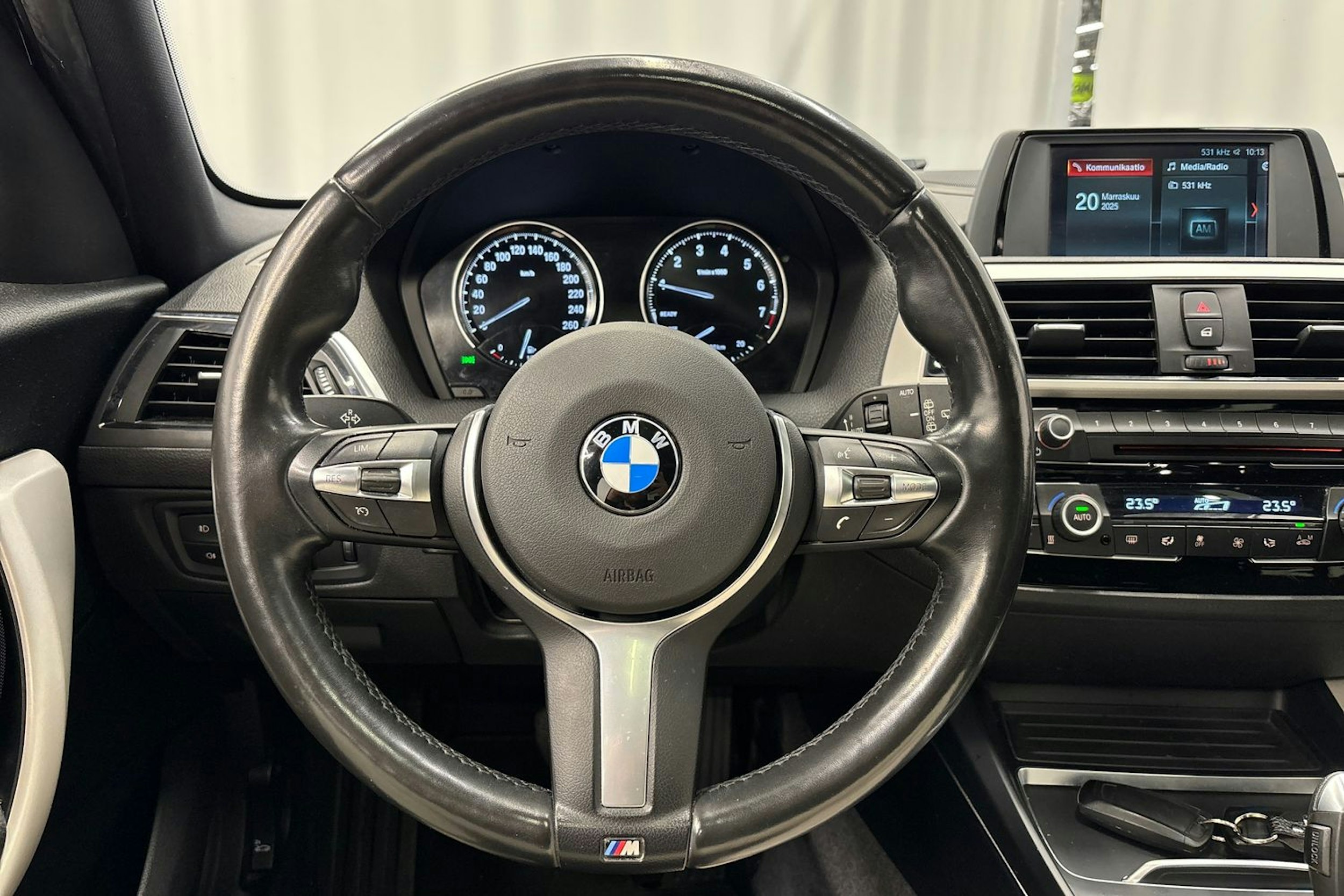 musta BMW 118 2017 kuva 21.