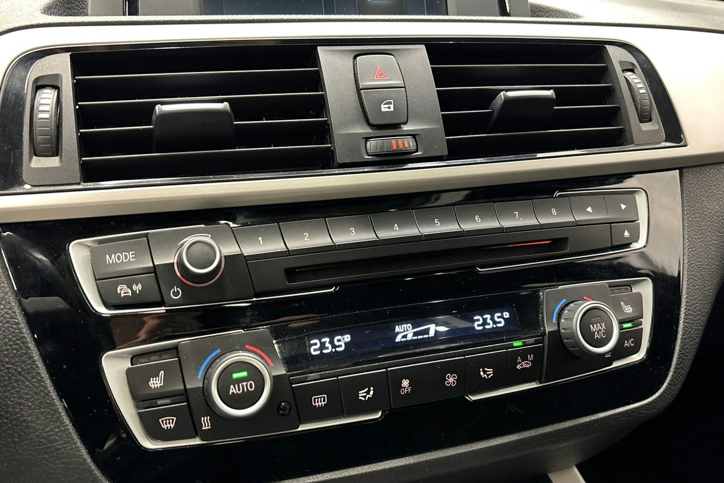 musta BMW 118 2017 kuva 26.