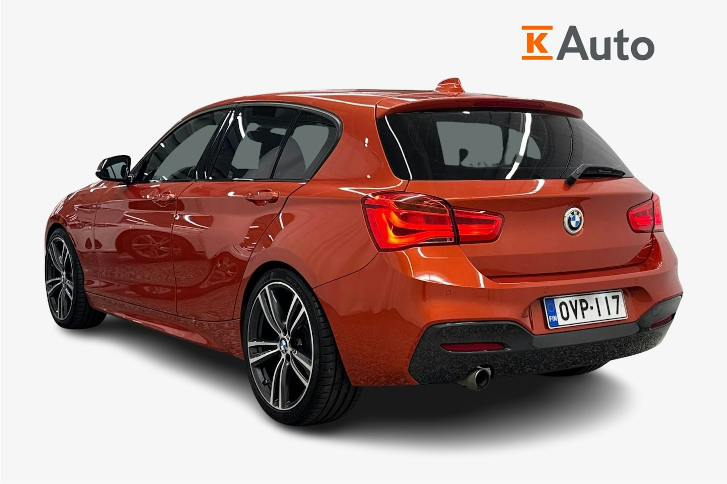 oranssi BMW 118 2017 kuva 2.