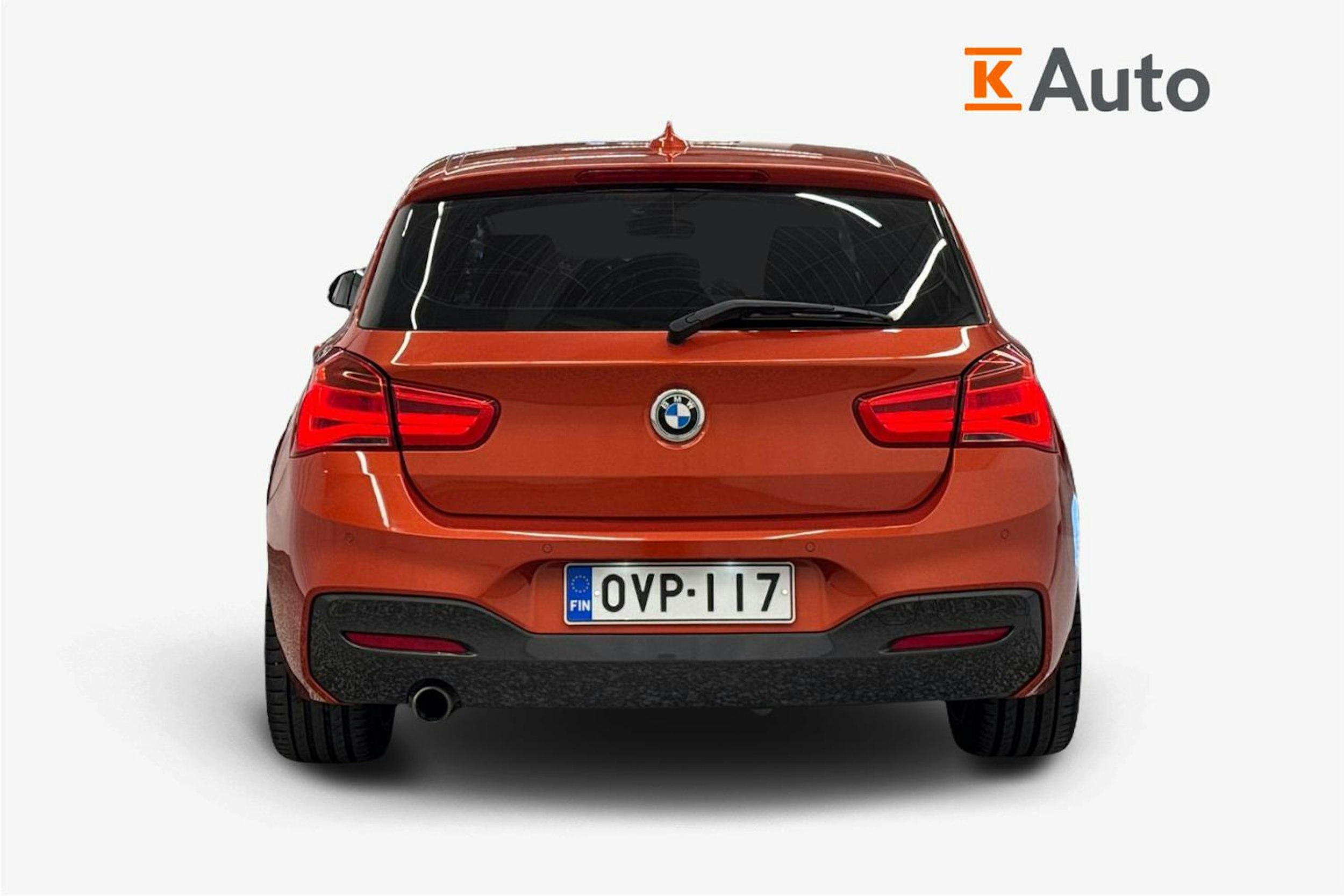 oranssi BMW 118 2017 kuva 3.