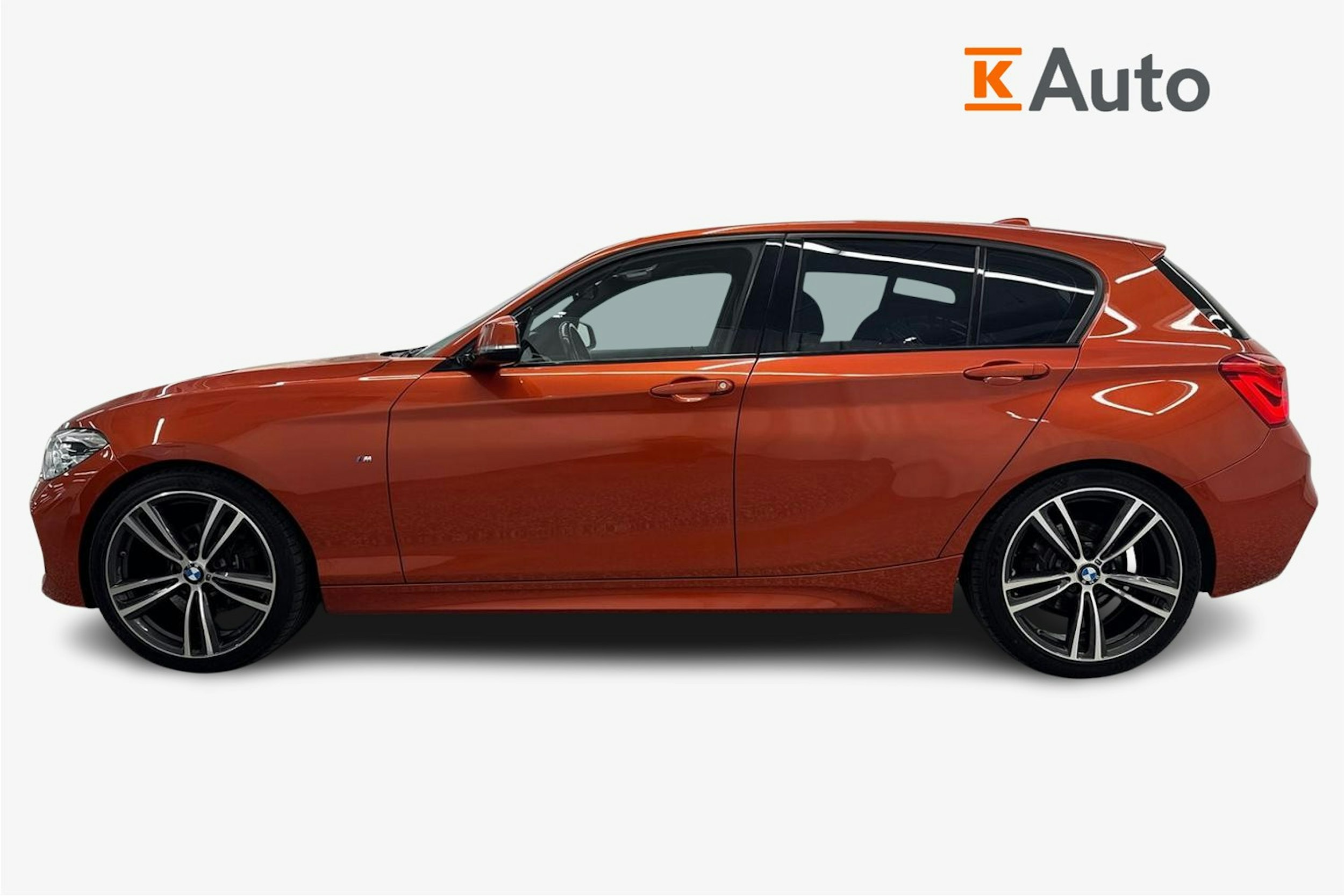 oranssi BMW 118 2017 kuva 5.