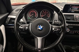oranssi BMW 118 2017 kuva 11.