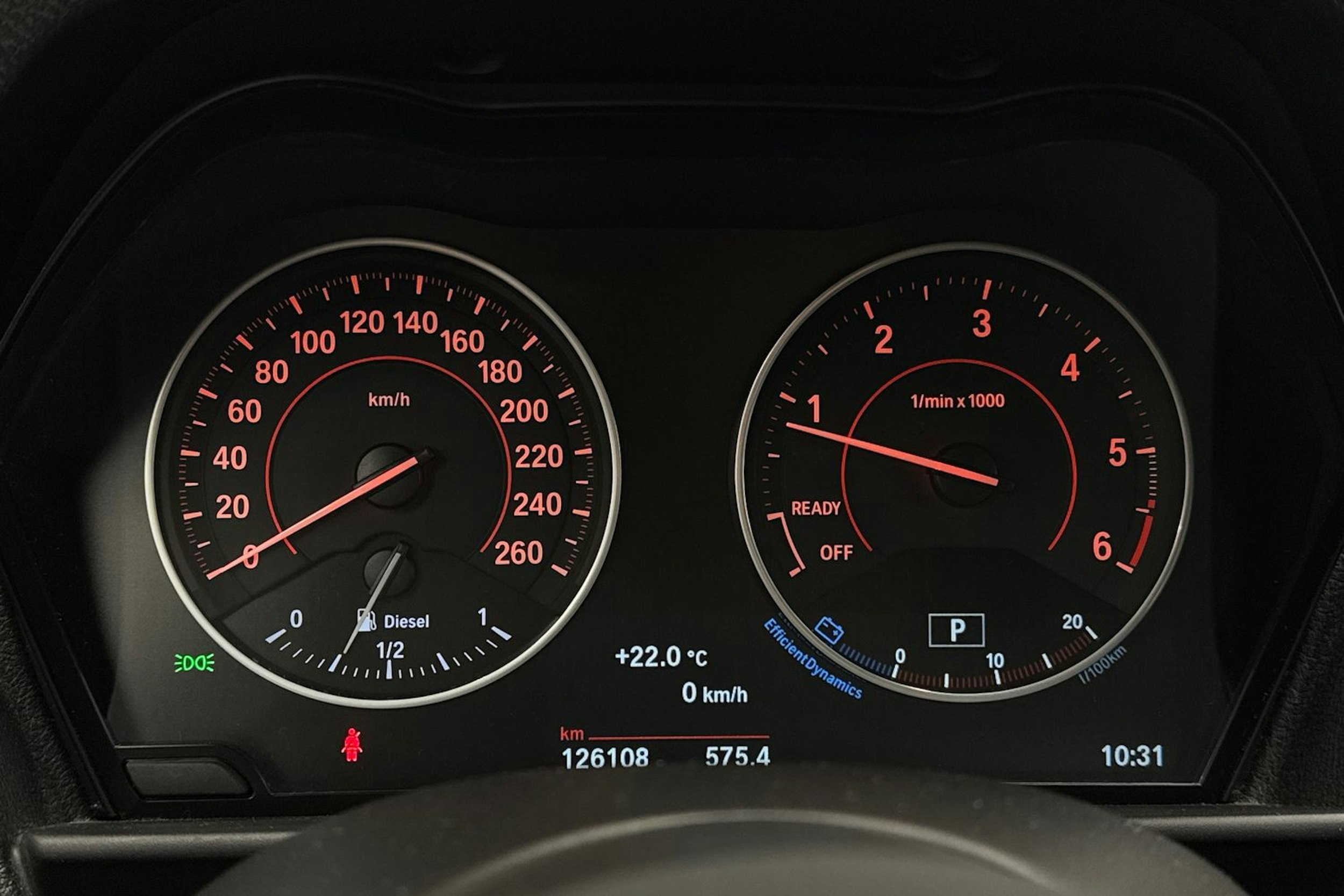 oranssi BMW 118 2017 kuva 14.