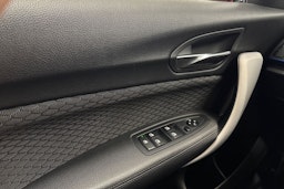 oranssi BMW 118 2017 kuva 15.