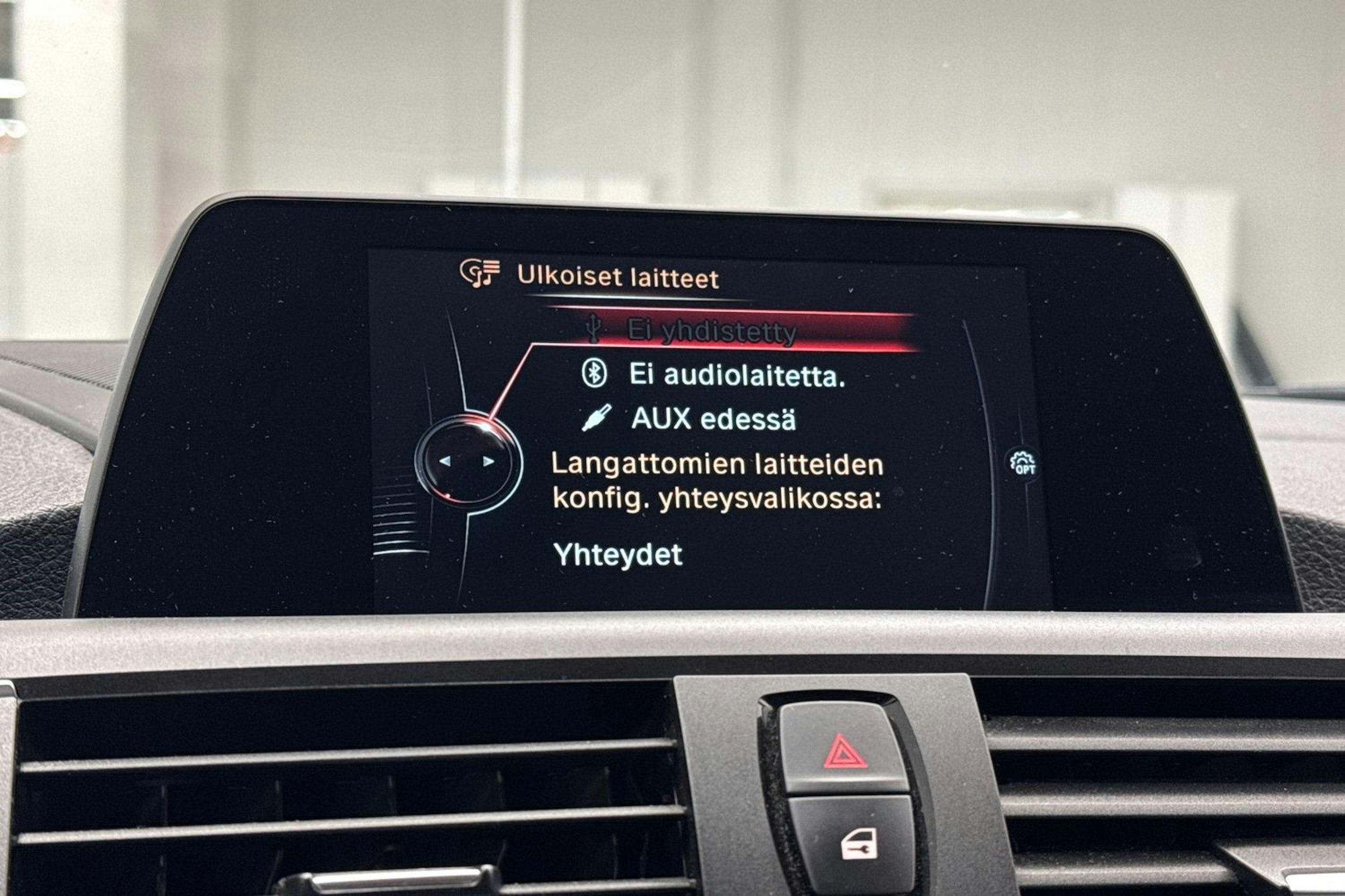 oranssi BMW 118 2017 kuva 20.