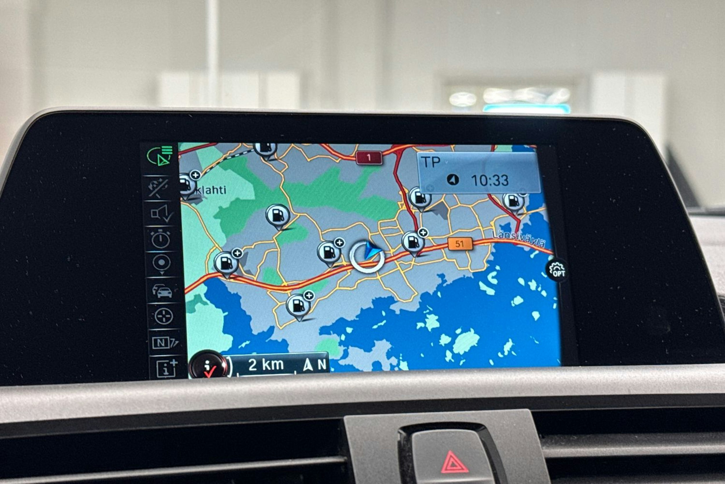 oranssi BMW 118 2017 kuva 22.