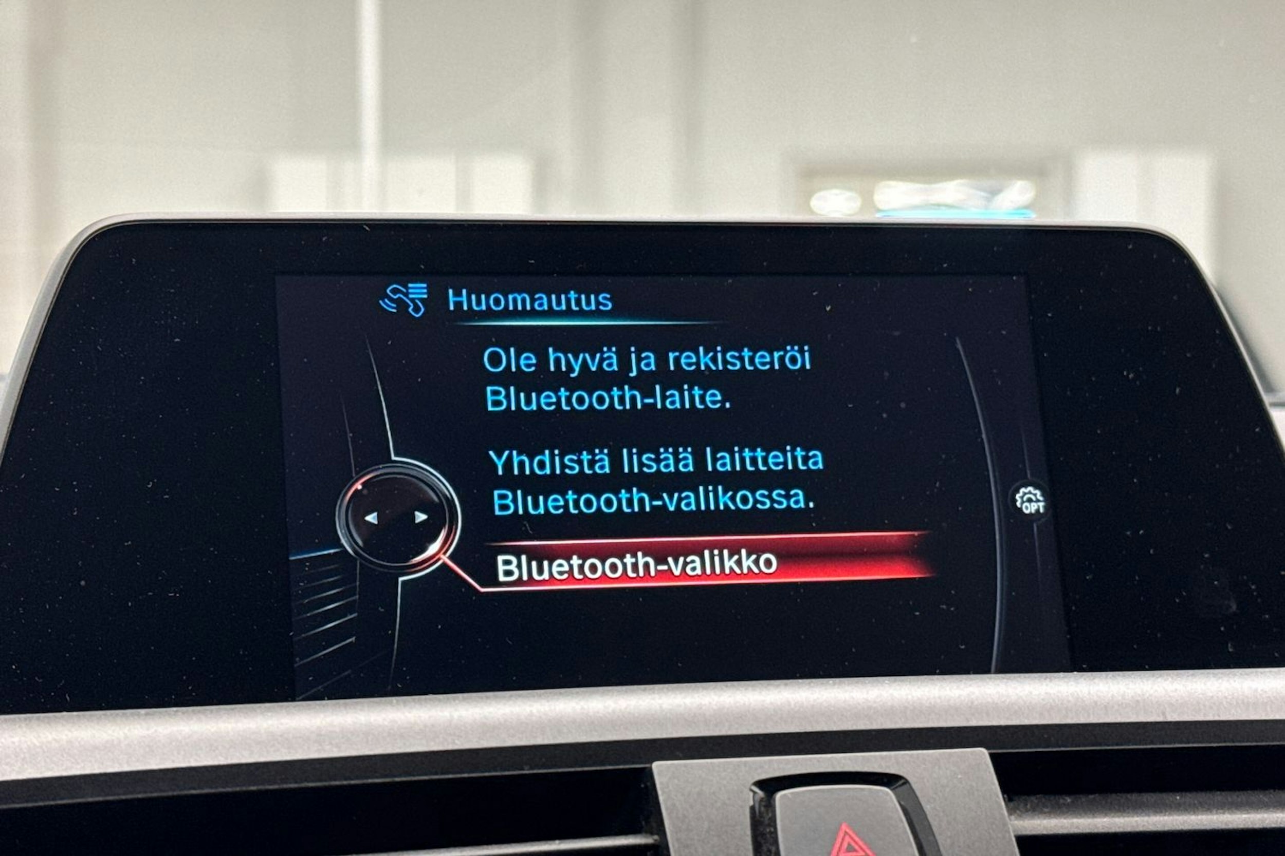 oranssi BMW 118 2017 kuva 23.