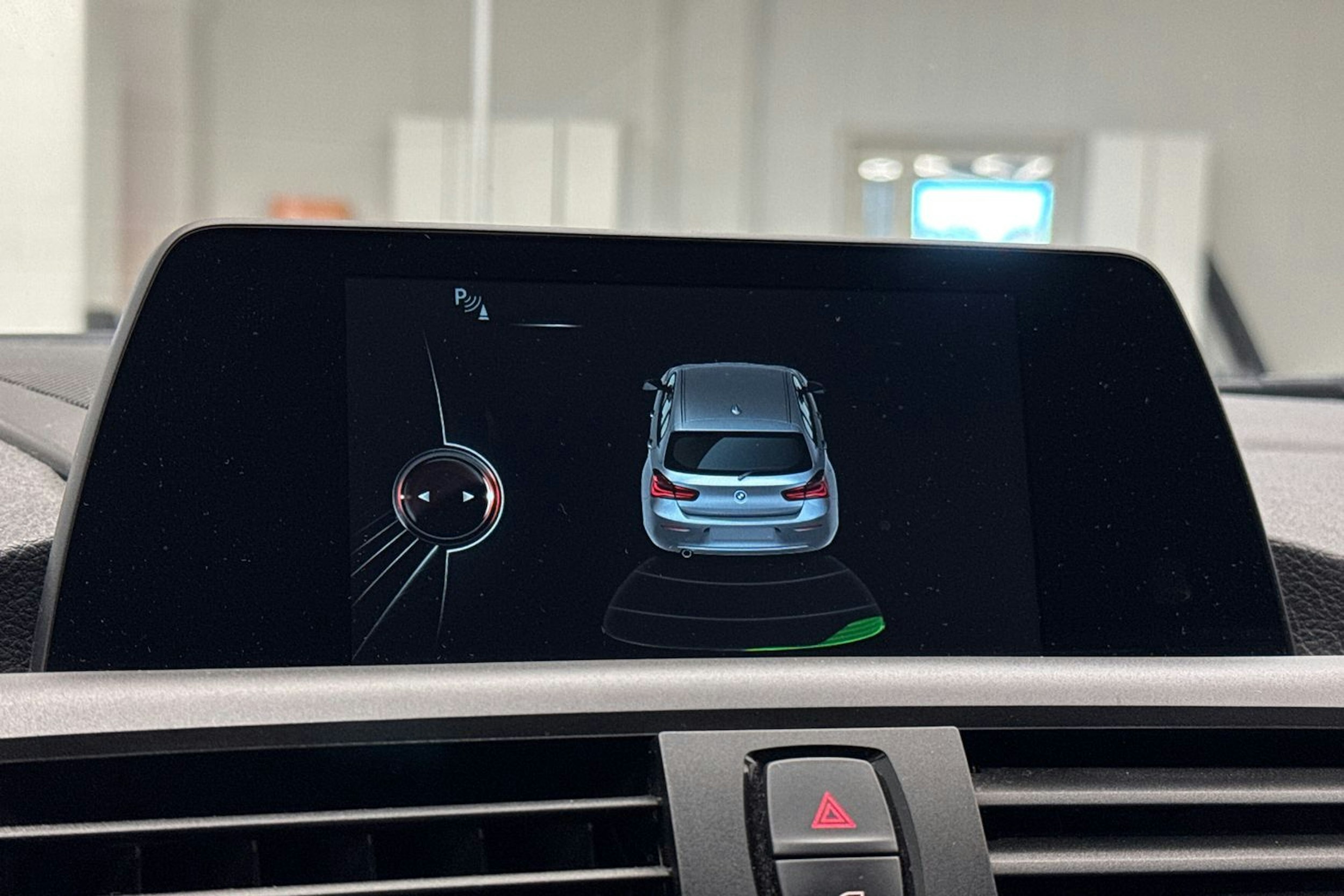oranssi BMW 118 2017 kuva 26.