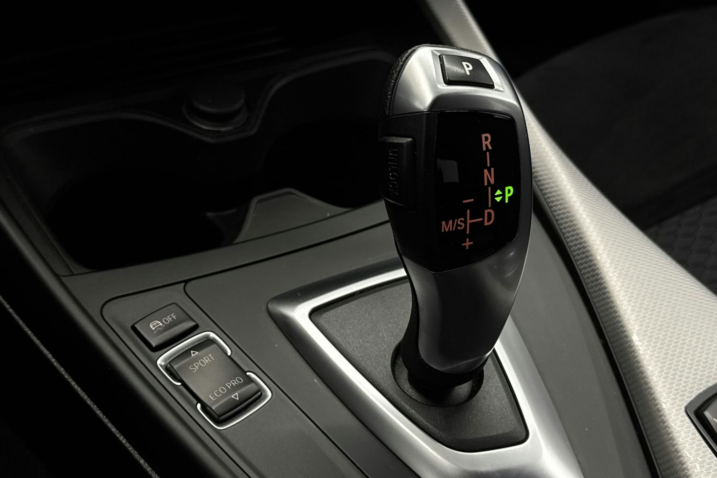 oranssi BMW 118 2017 kuva 29.