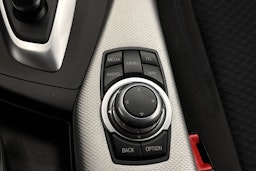 oranssi BMW 118 2017 kuva 30.