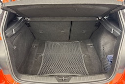 oranssi BMW 118 2017 kuva 32.