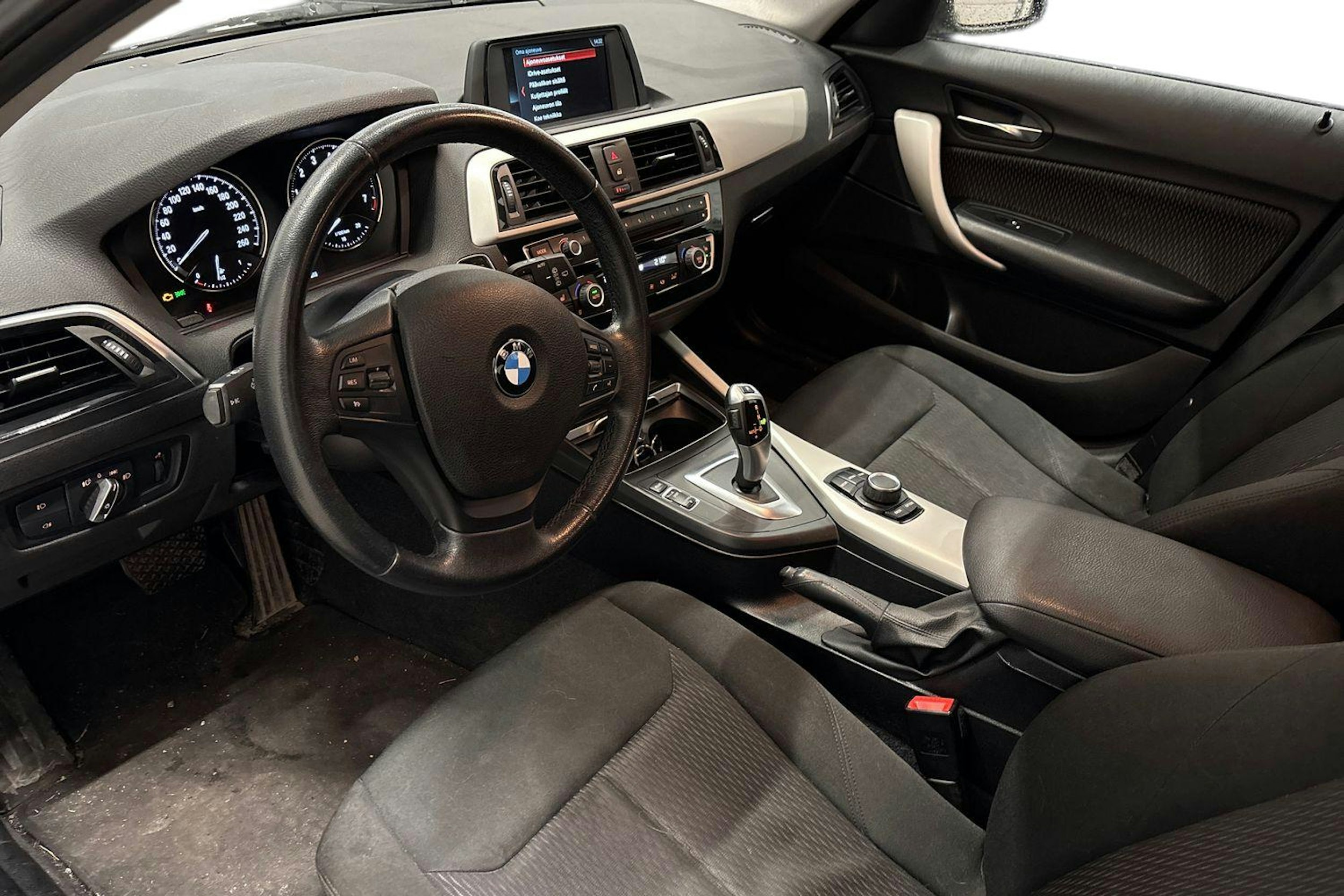 musta BMW 118 2017 kuva 3.