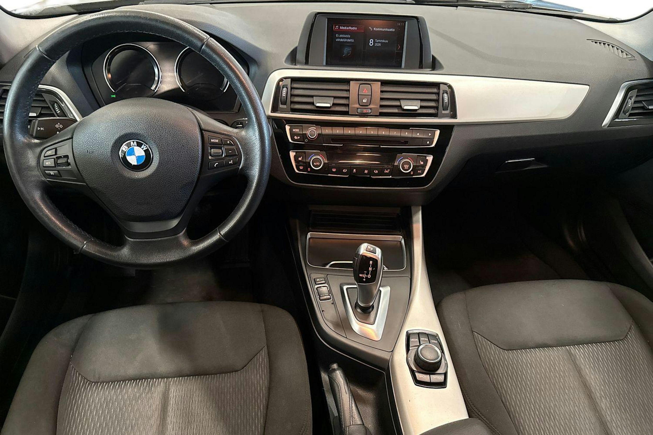 musta BMW 118 2018 kuva 9.