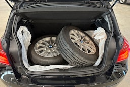 musta BMW 118 2018 kuva 14.