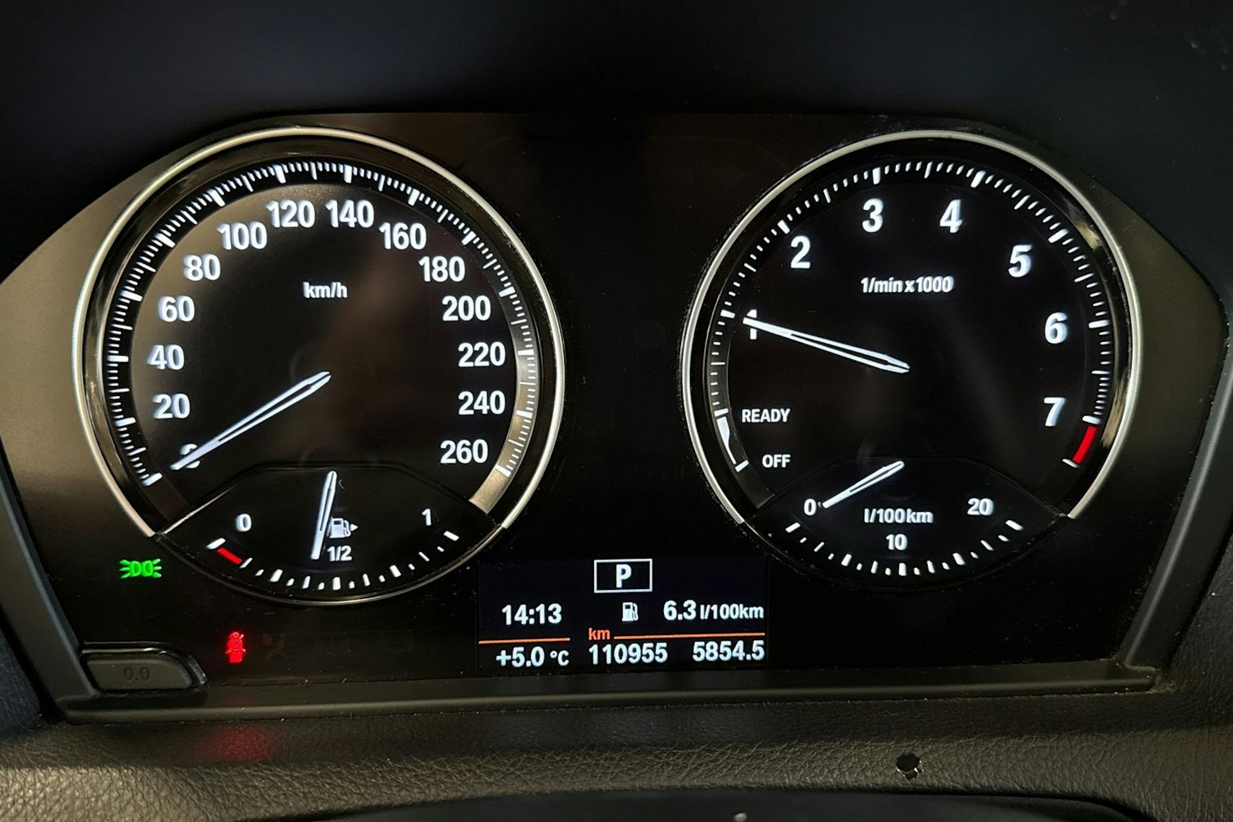 musta BMW 118 2018 kuva 16.