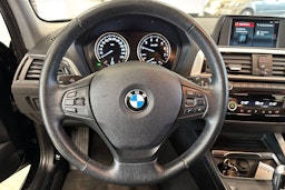 musta BMW 118 2018 kuva 17.