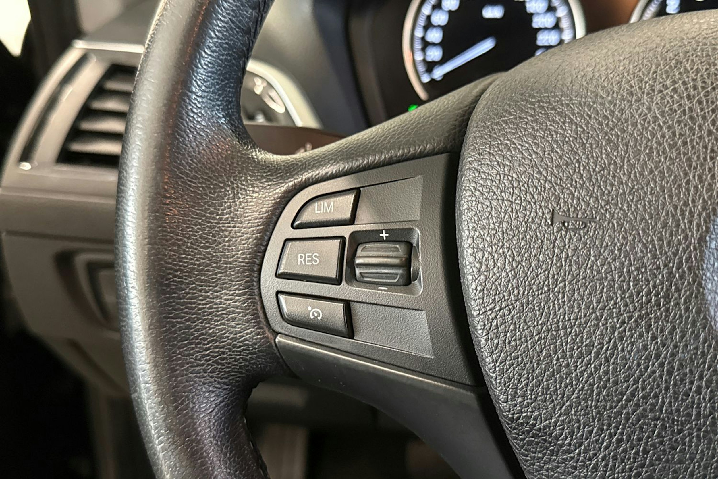 musta BMW 118 2018 kuva 18.