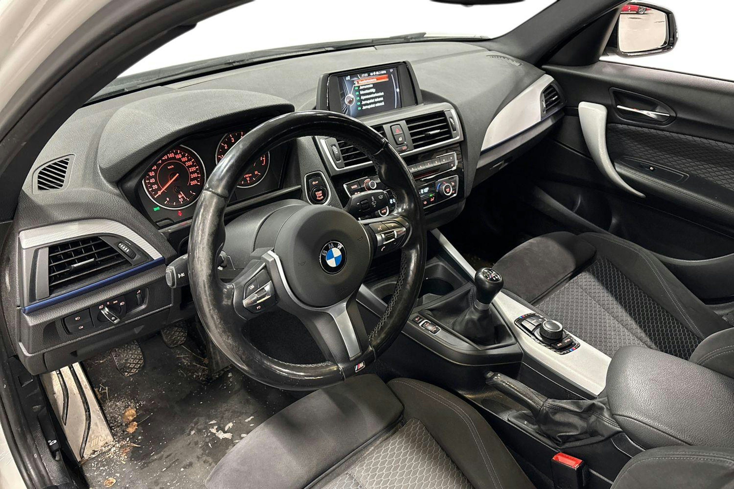 valkoinen BMW 118 2017 kuva 3.