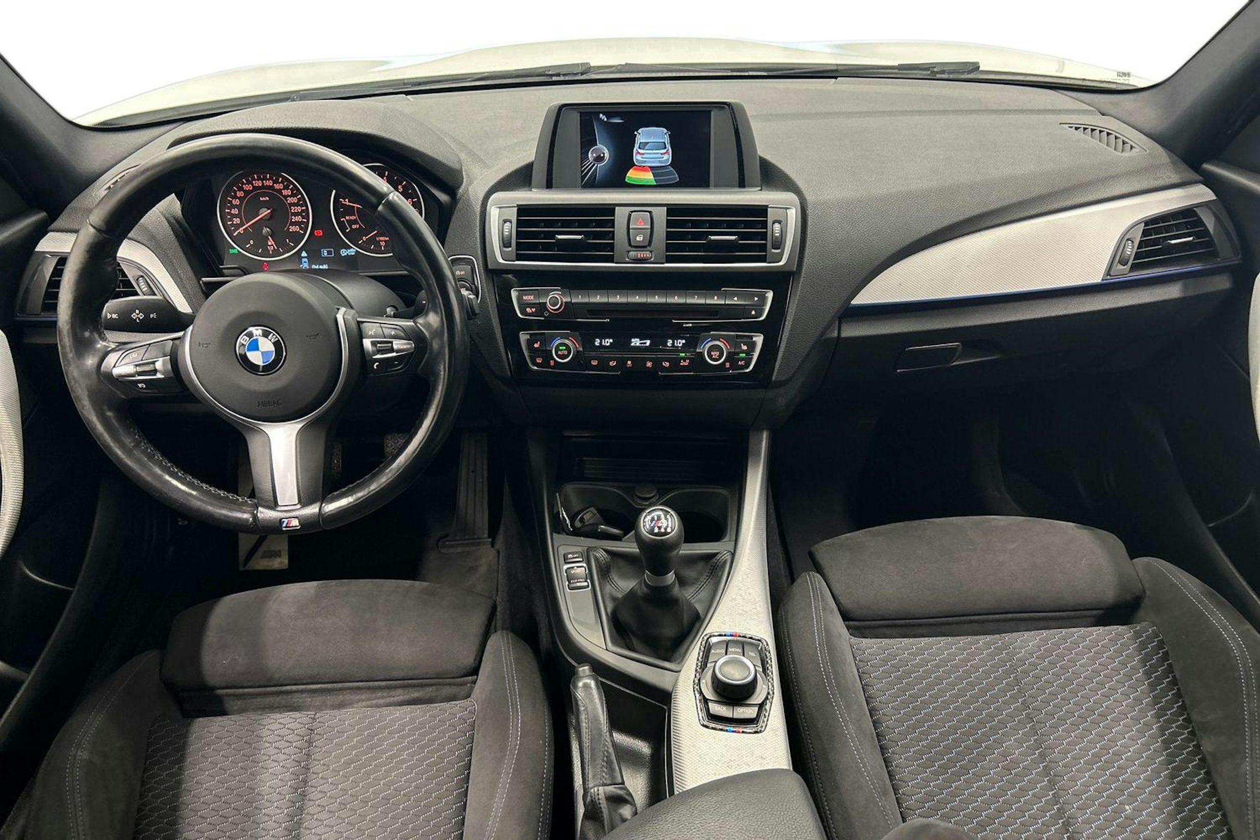 valkoinen BMW 118 2017 kuva 7.